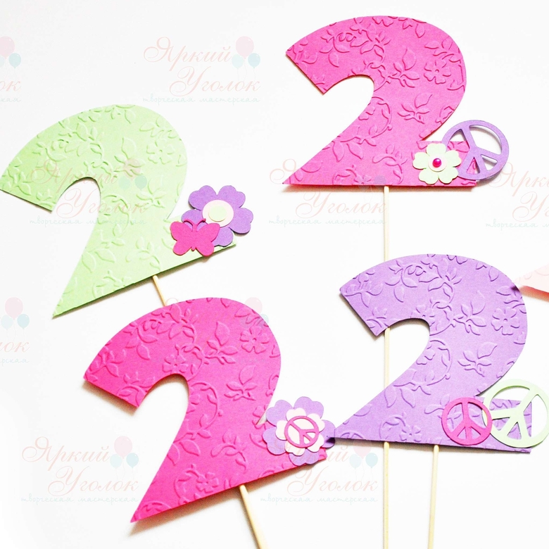 Цифры с декором "Цветочки и бабочки"