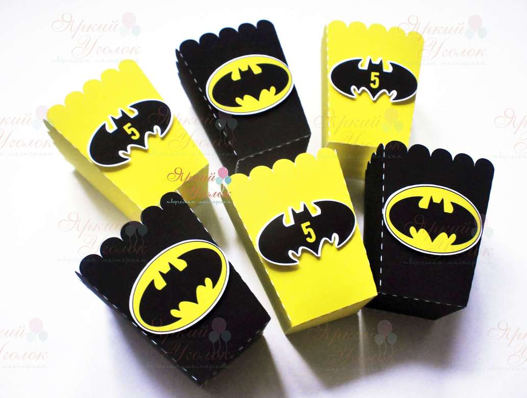Стаканчики для сладостей или попкорна с напечатанным декором "Бэтман"