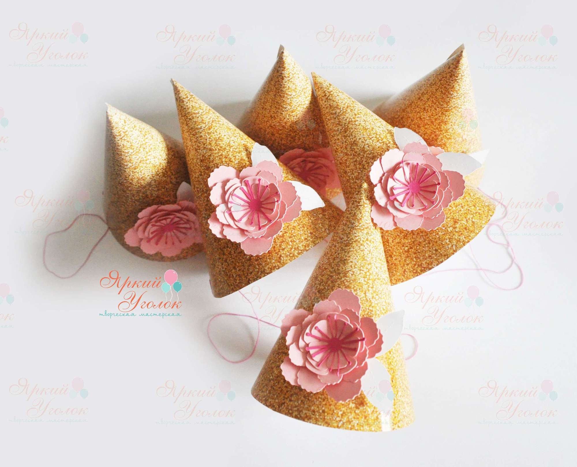 Колпачок со сложным декором - с объемными цветами