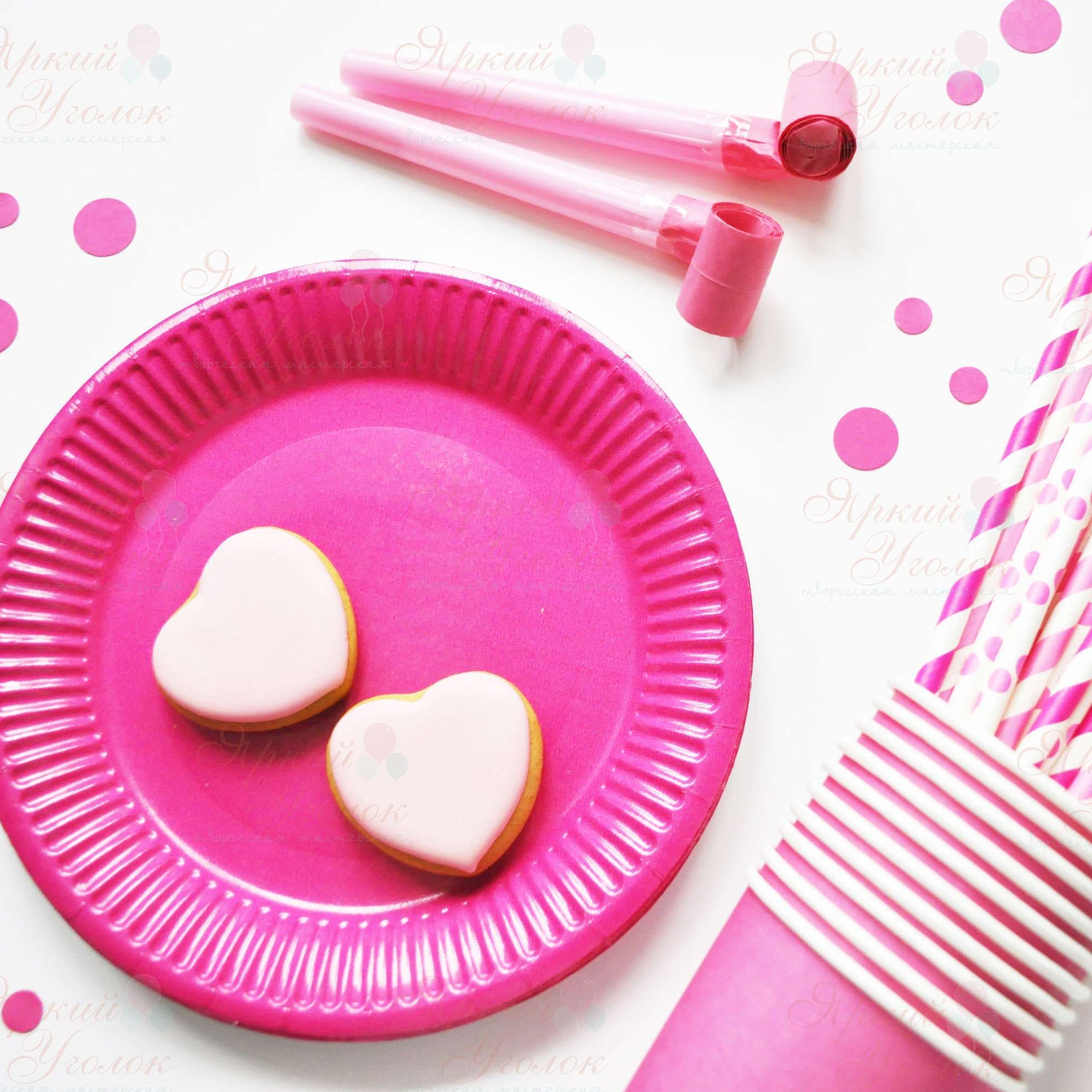 Бумажные тарелки ярко-розовые