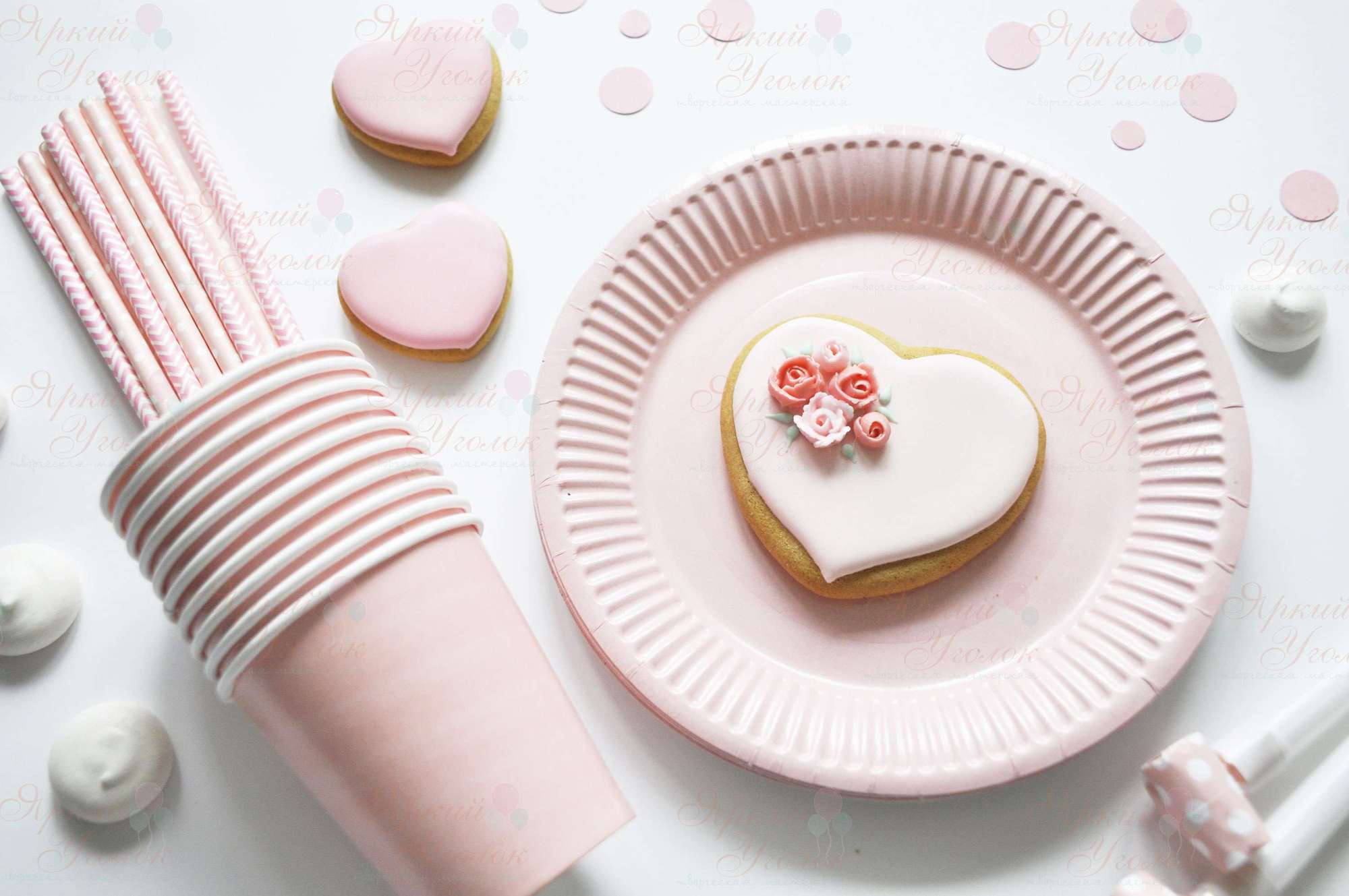 Бумажные тарелки светло-розовые