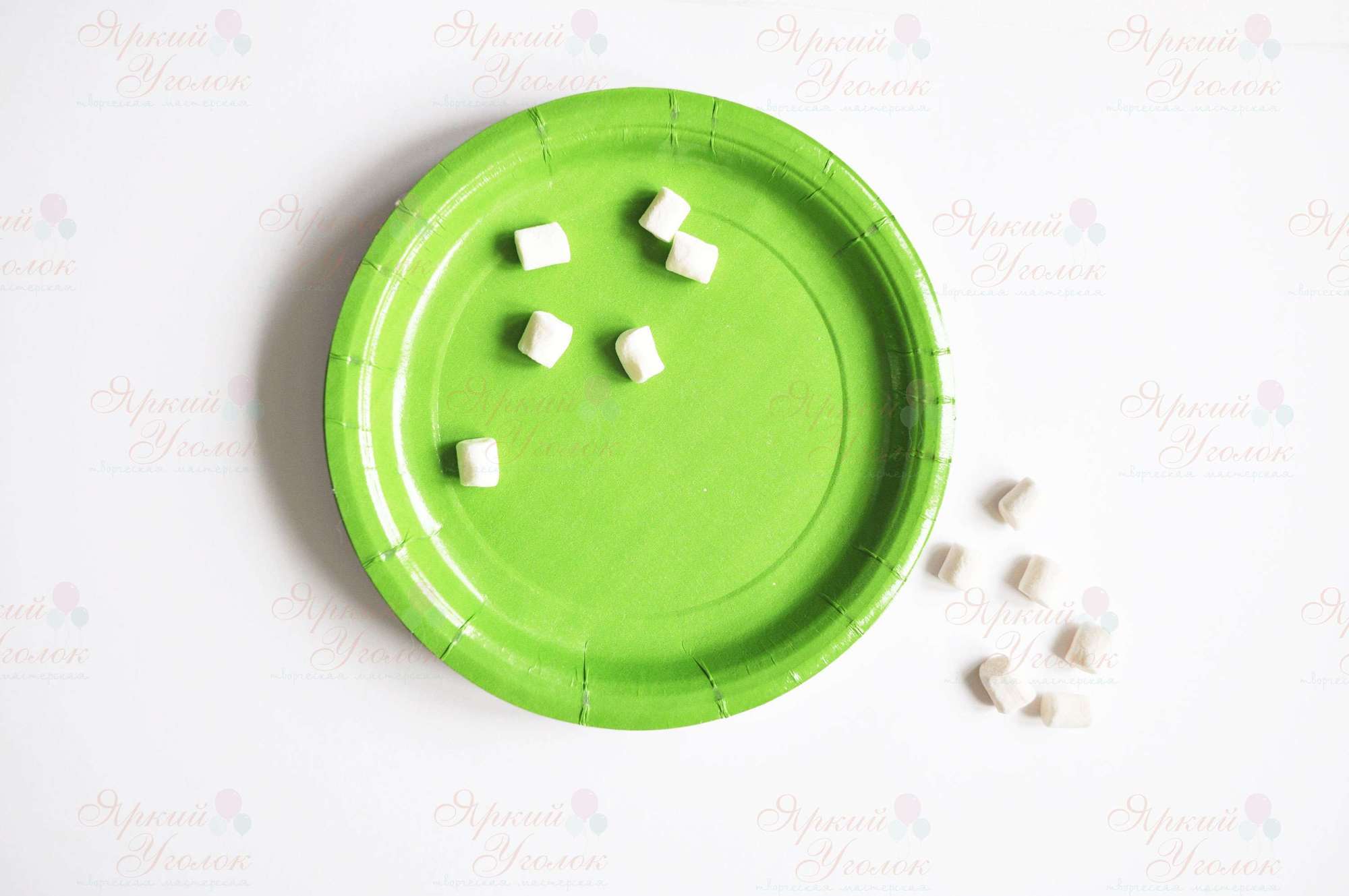 Бумажные тарелки зеленые