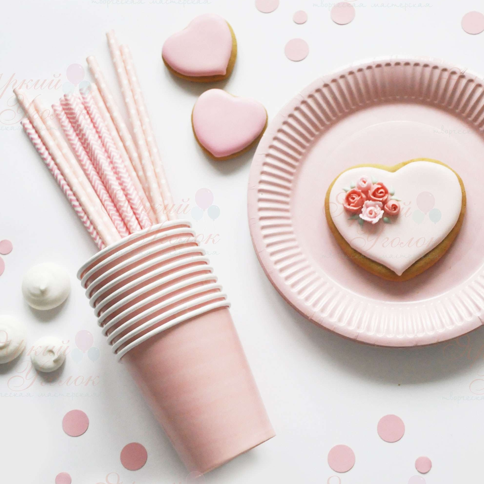 Бумажные стаканчики светло-розовые