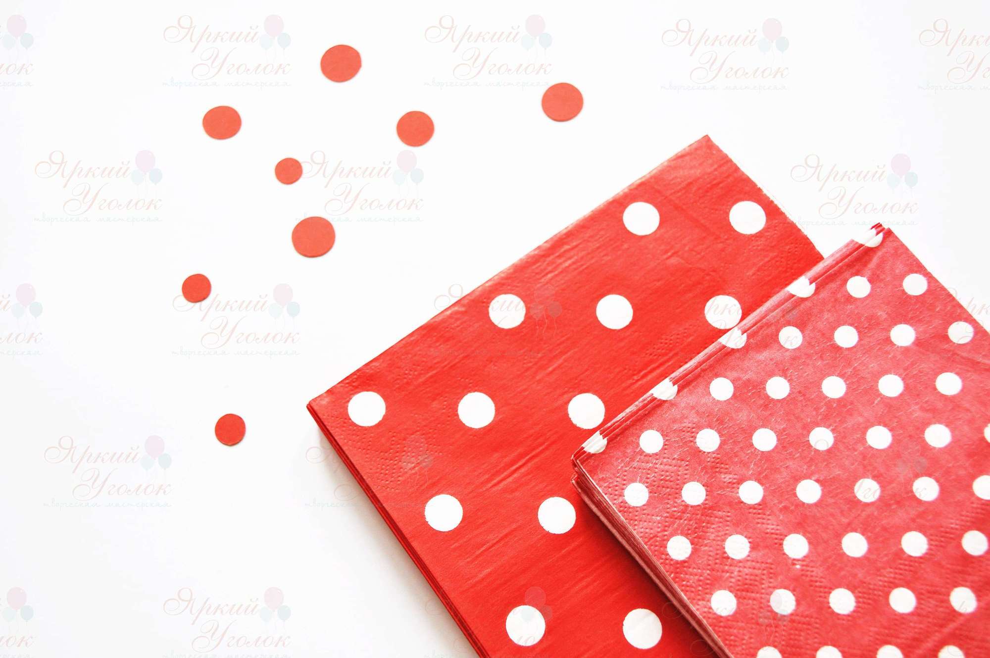 Бумажные салфетки (большие) красные с рисунком - горох