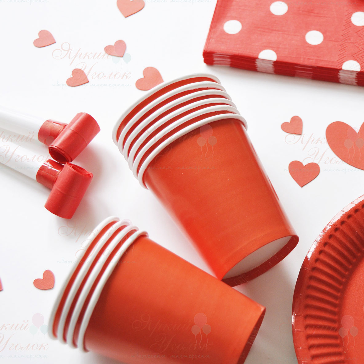 Бумажные стаканчики красные (матовые)