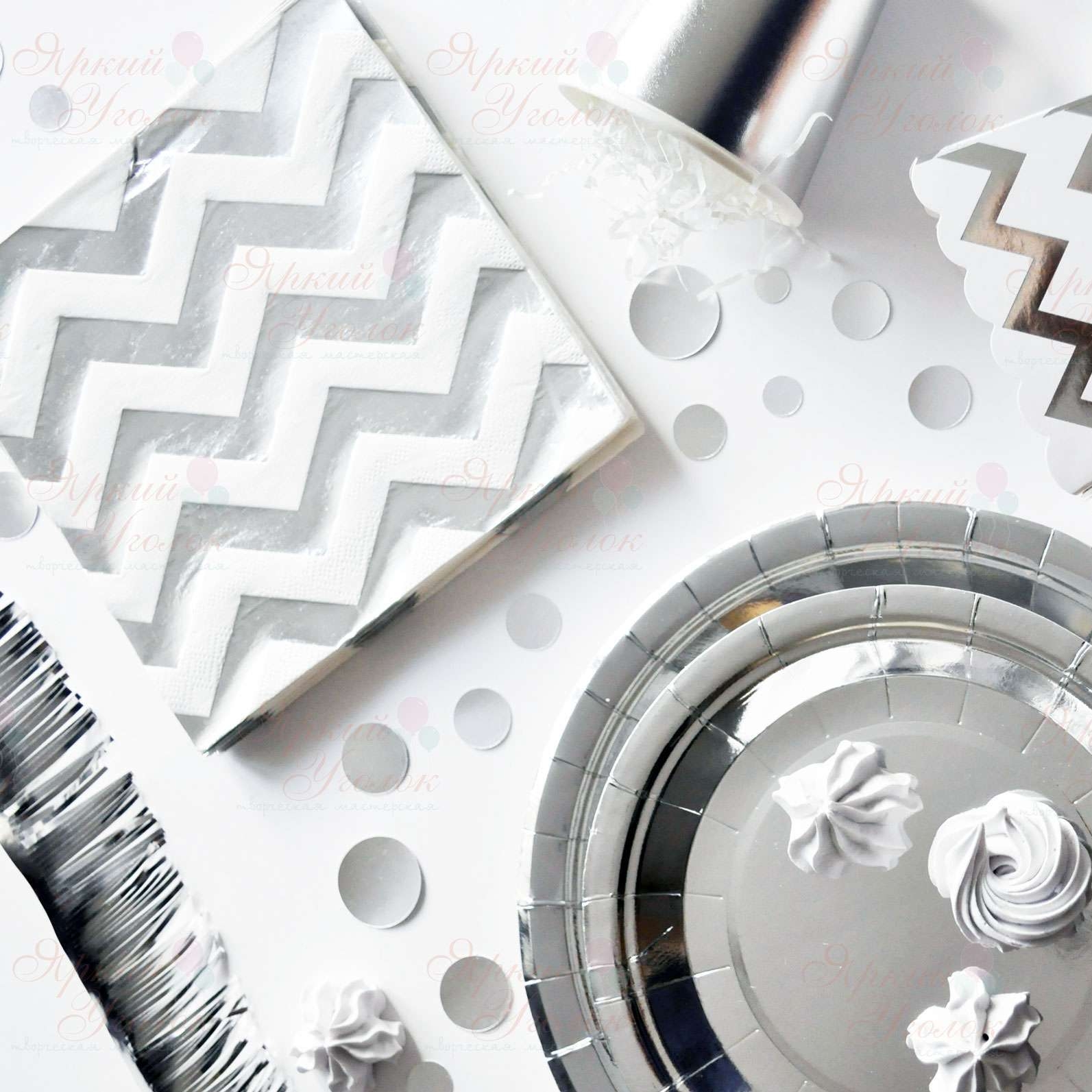 Бумажные салфетки (большие) белые с рисунком - серебряный зигзаг