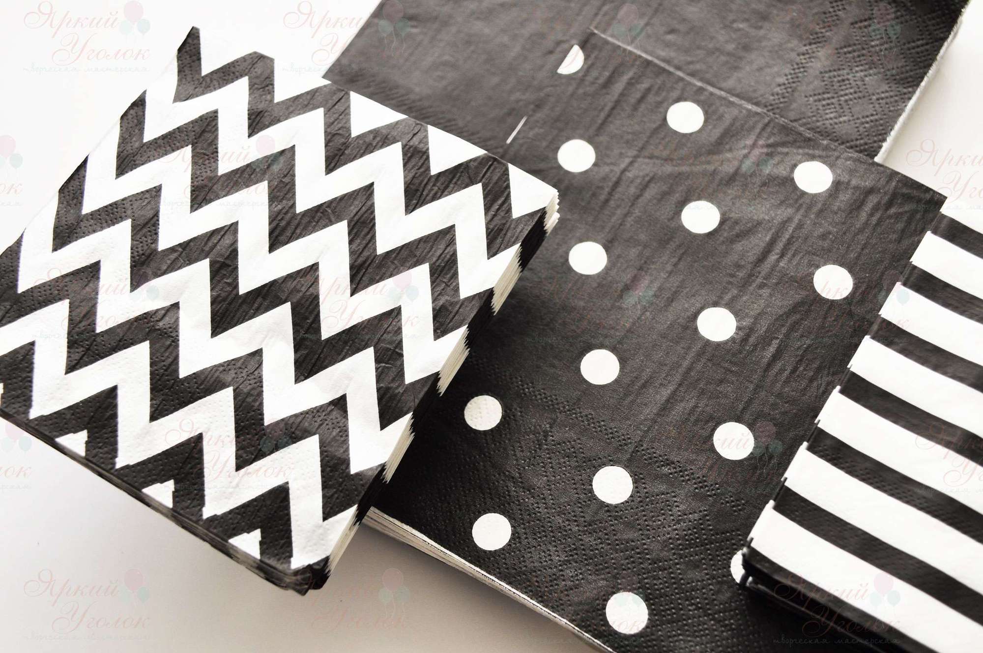 Бумажные салфетки (большие) черные с рисунком - горох