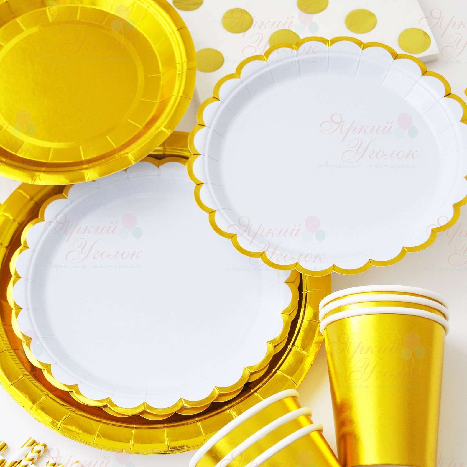 Бумажные тарелки ажурные светло-голубые с золотым тиснением