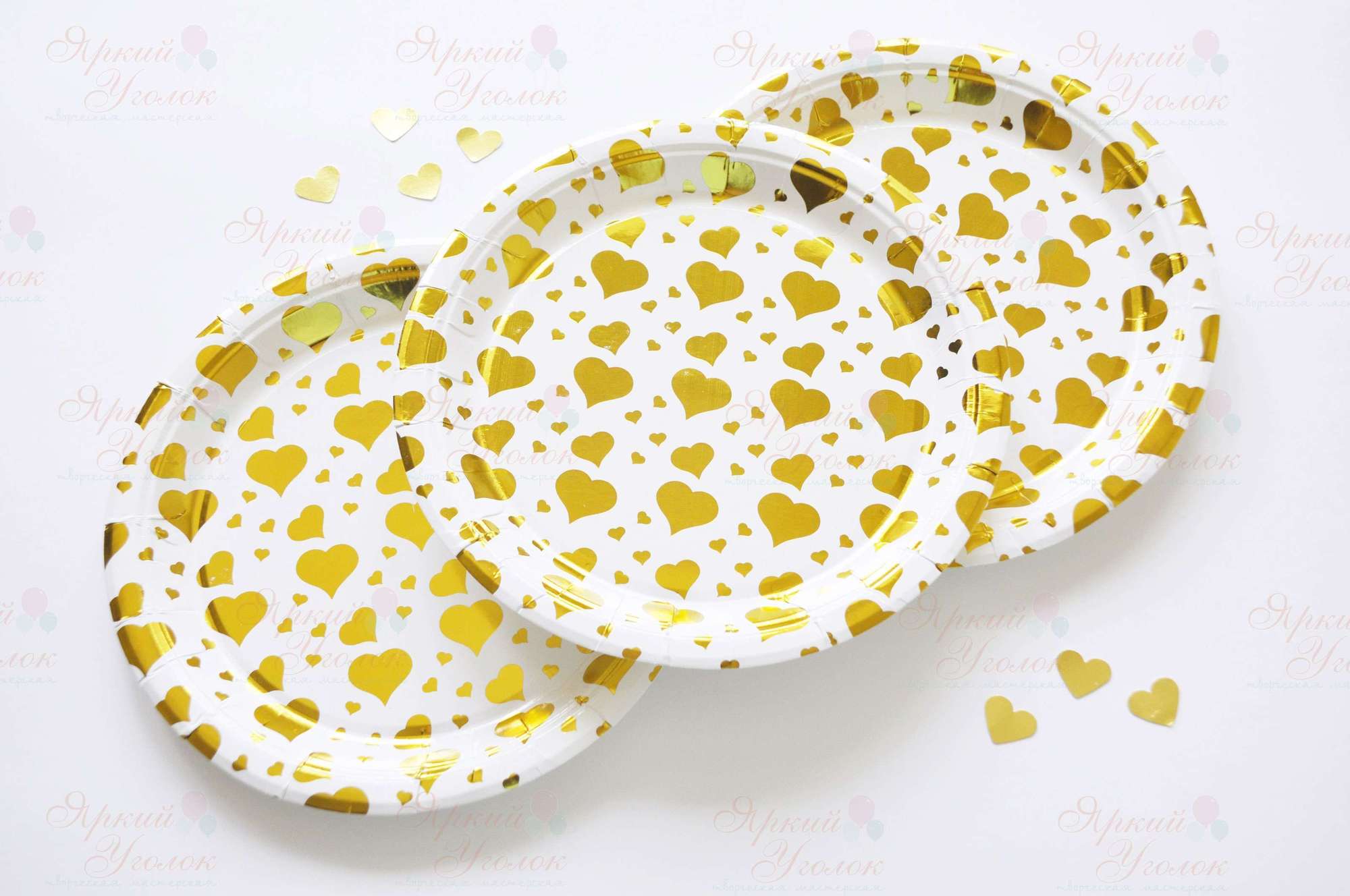 Бумажные тарелки с рисунком - золотые сердечки