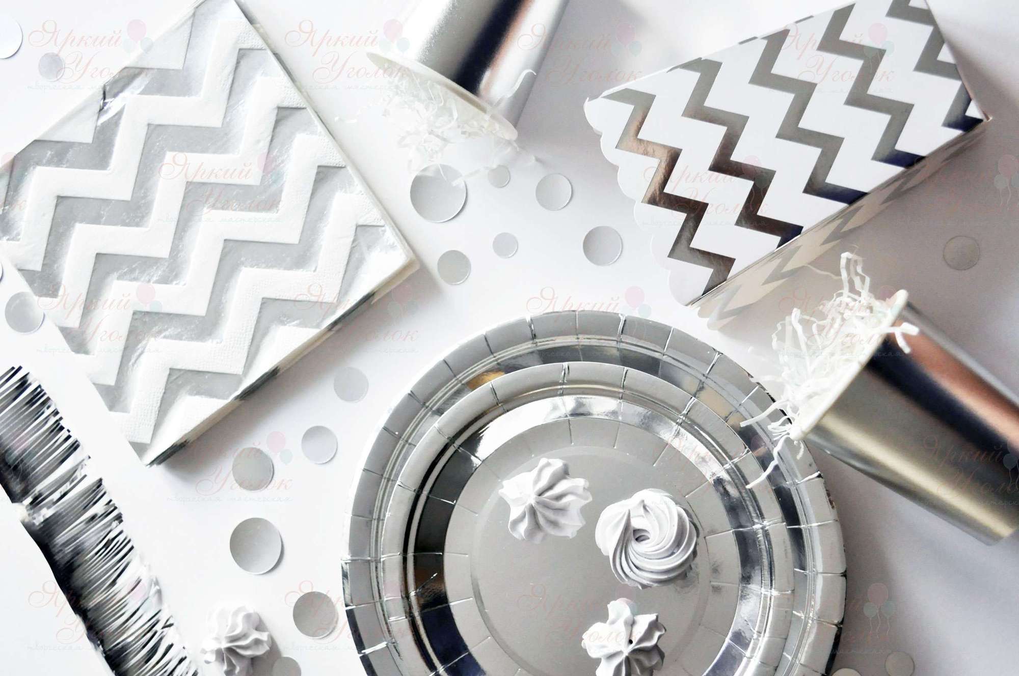 Бумажные большие тарелки серебро