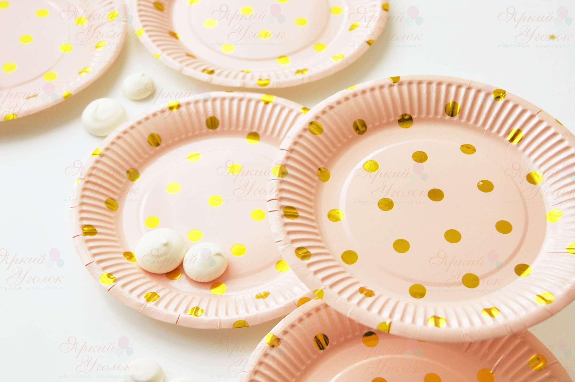 Бумажные тарелки розовые с рисунком - золотой горох