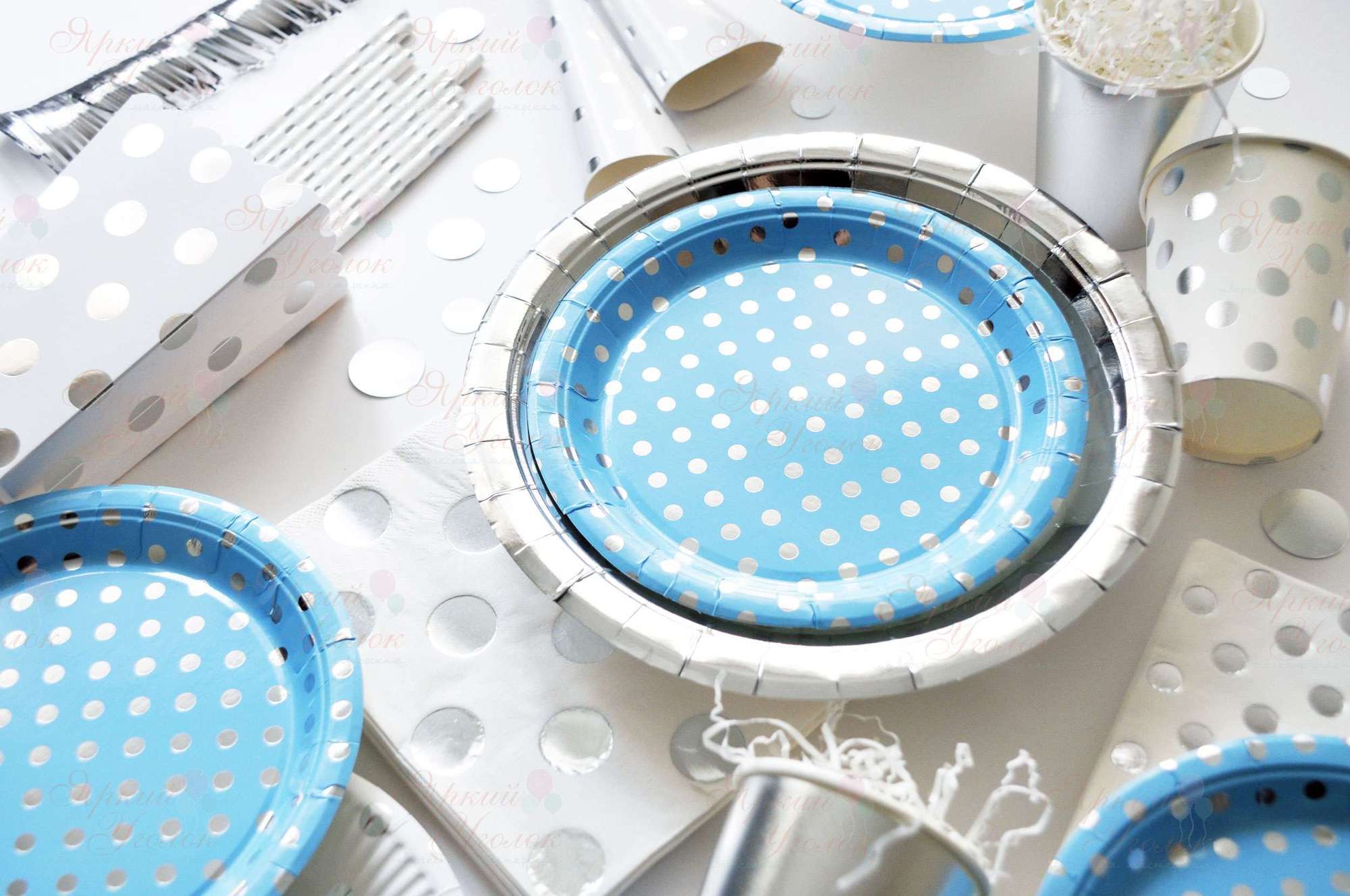 Бумажные тарелки ярко-голубые с рисунком - серебряный горох