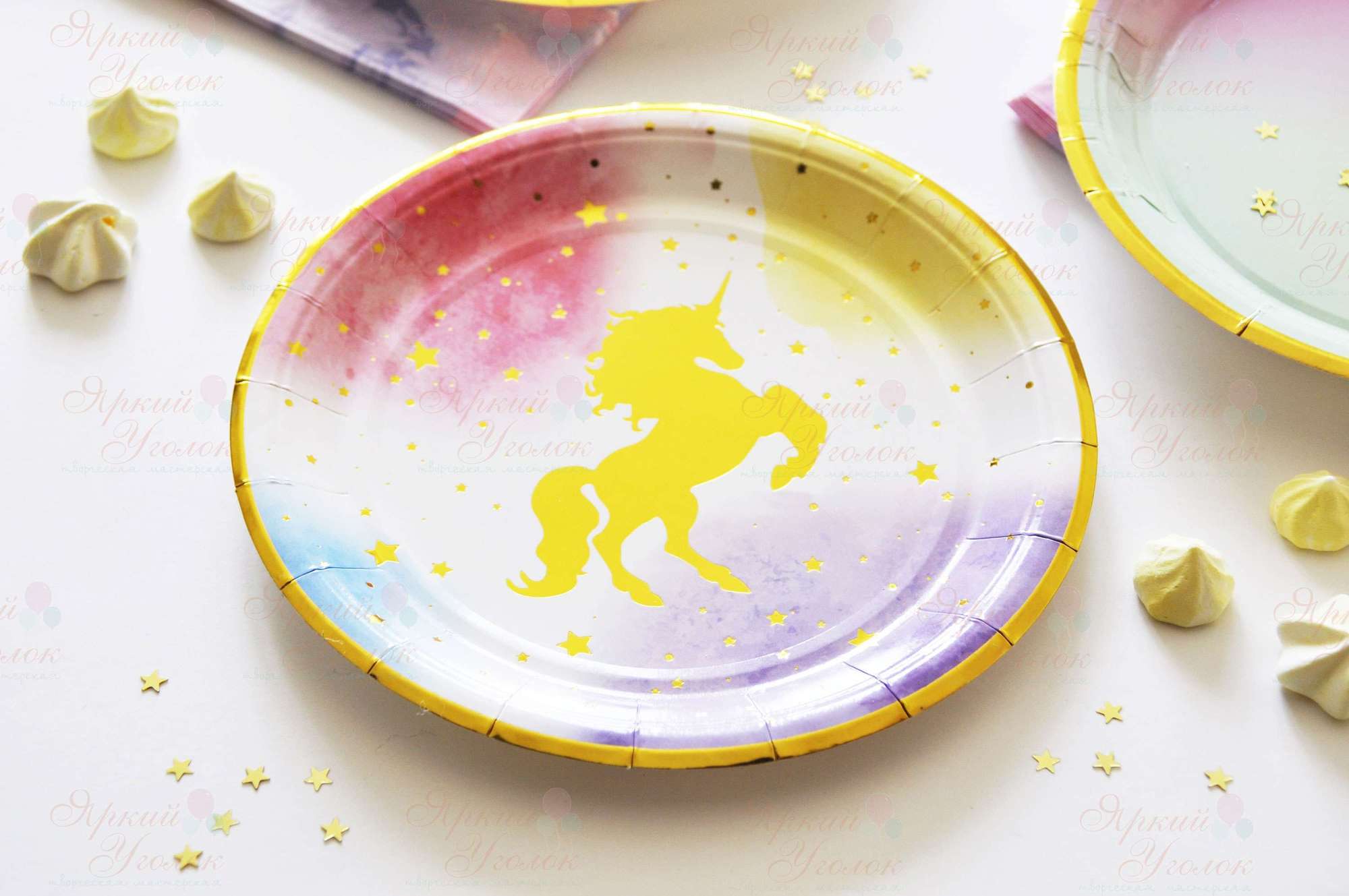 Бумажные тарелки акварель с рисунком - золотые звезды и единорог