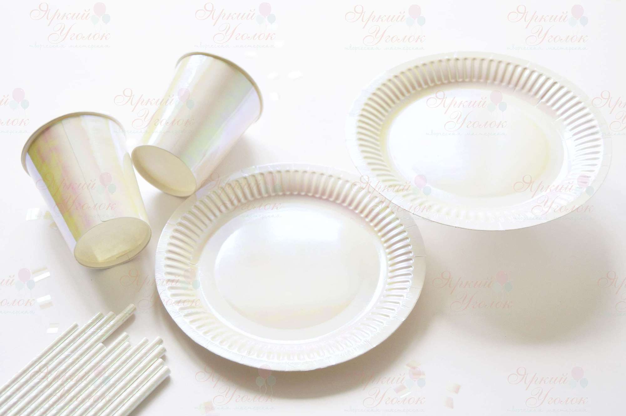 Бумажные тарелки белые голография