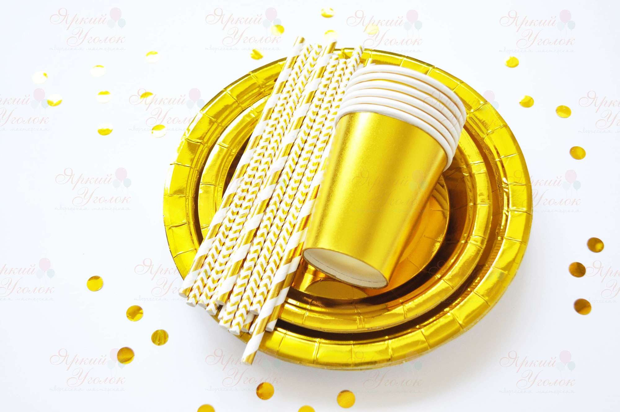 Бумажные стаканчики золотые