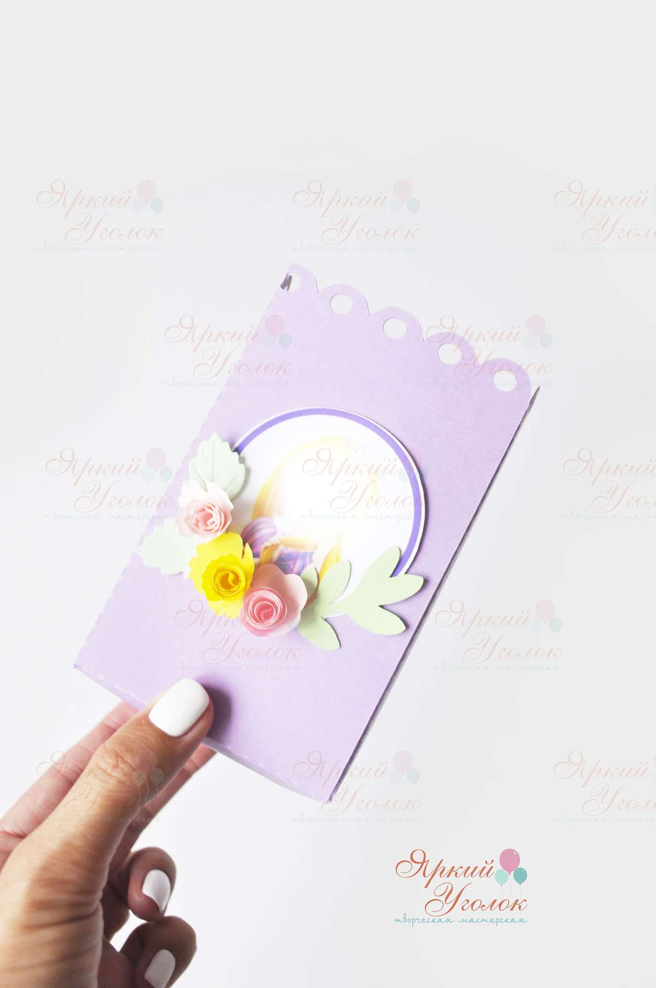 Коробочка большая открытая с надписью и объемным декором "Цветы"