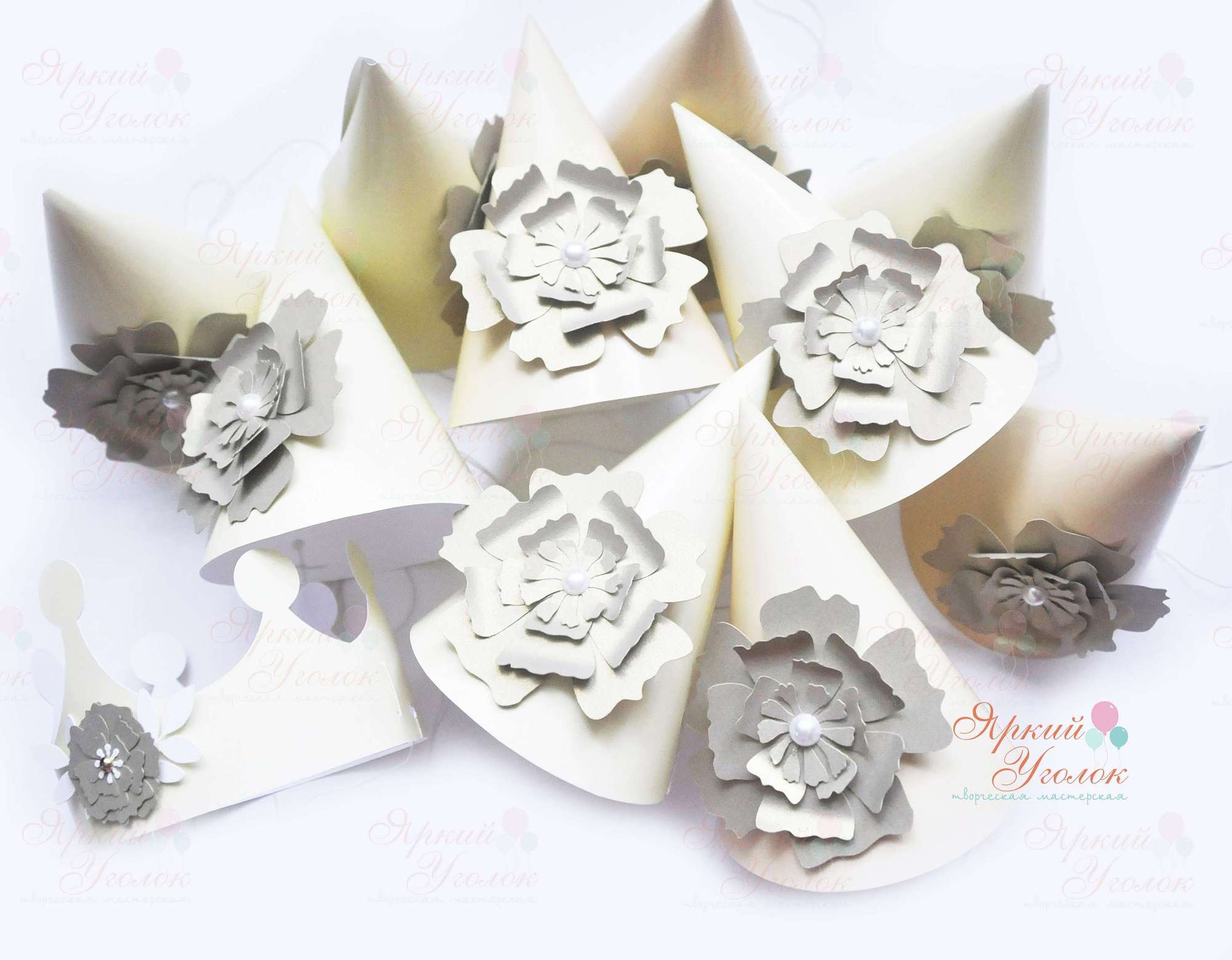 Колпачки и корона со сложным декором - с объемными цветами