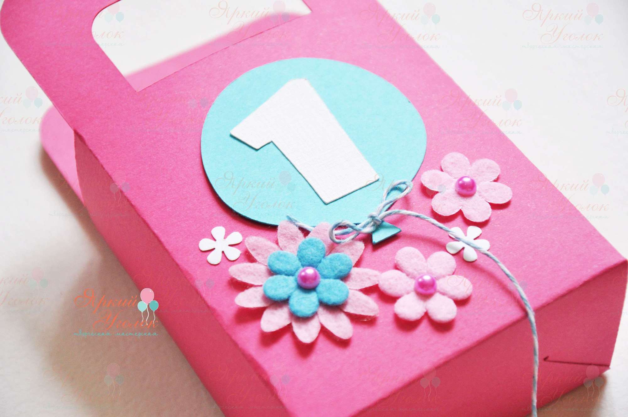 Коробочка с фигурными карточками для пожеланий "Цветы и воздушные шарики"