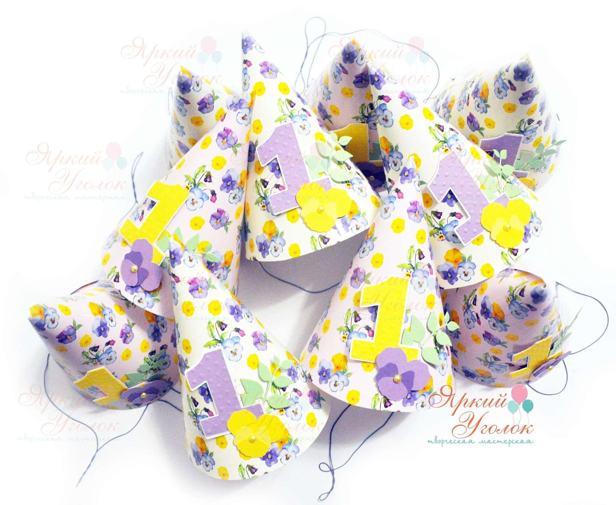 Колпачки со сложным декором - с объемными цветами "Анютины глазки"