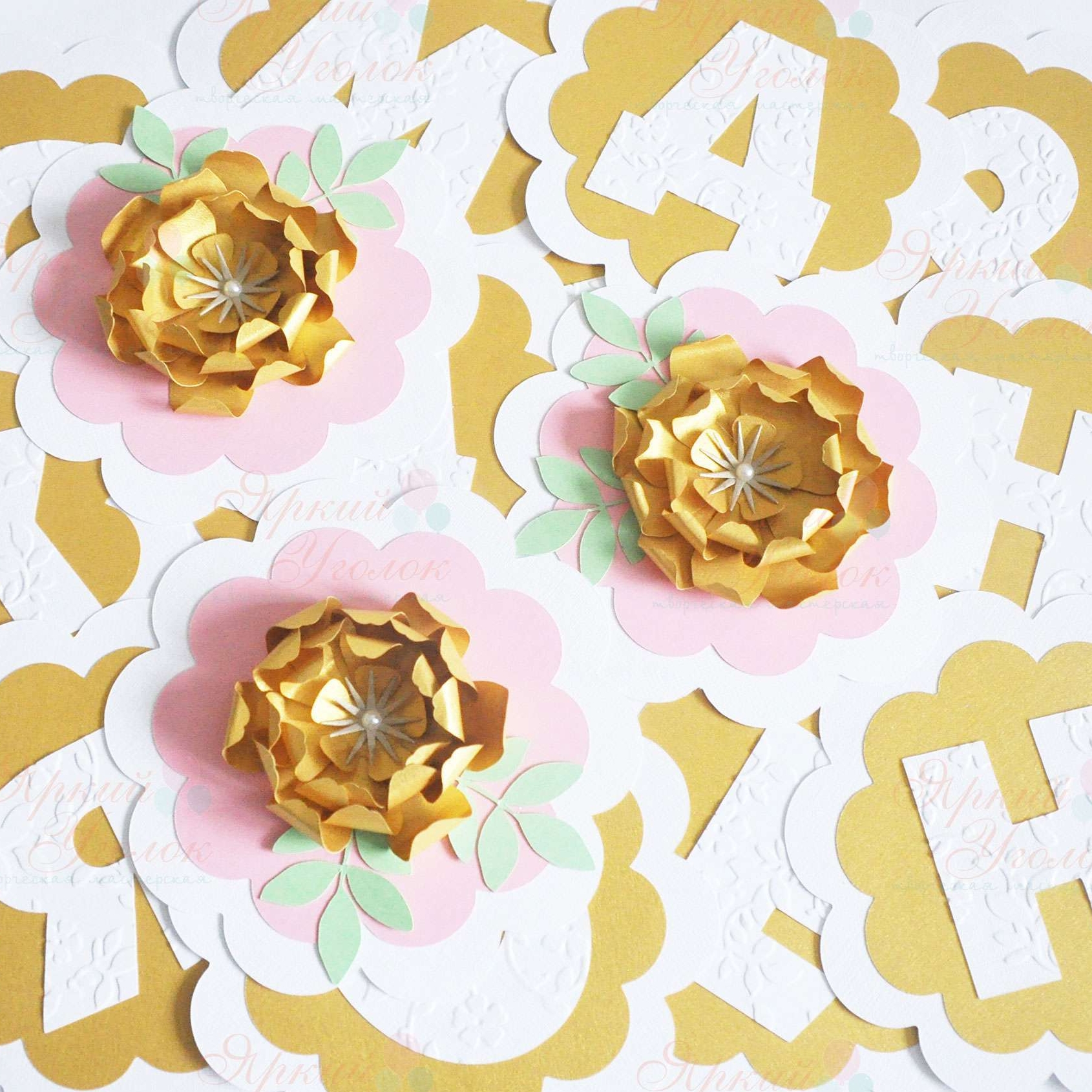 Гирлянда ажурные круги (простые) многослойная c золотыми цветами