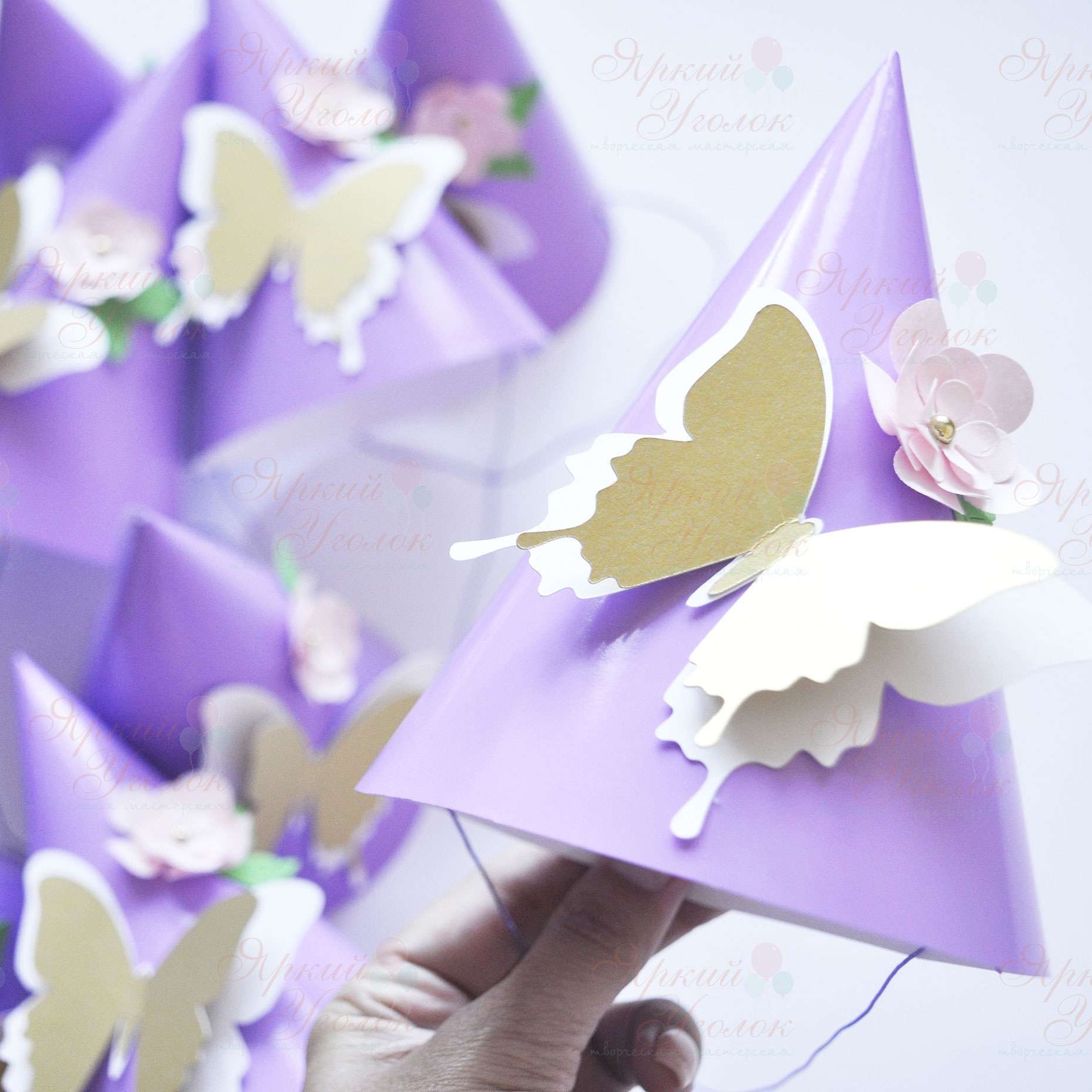 Колпачки со сложным декором - с объемными цветами "Цветочки и бабочки"