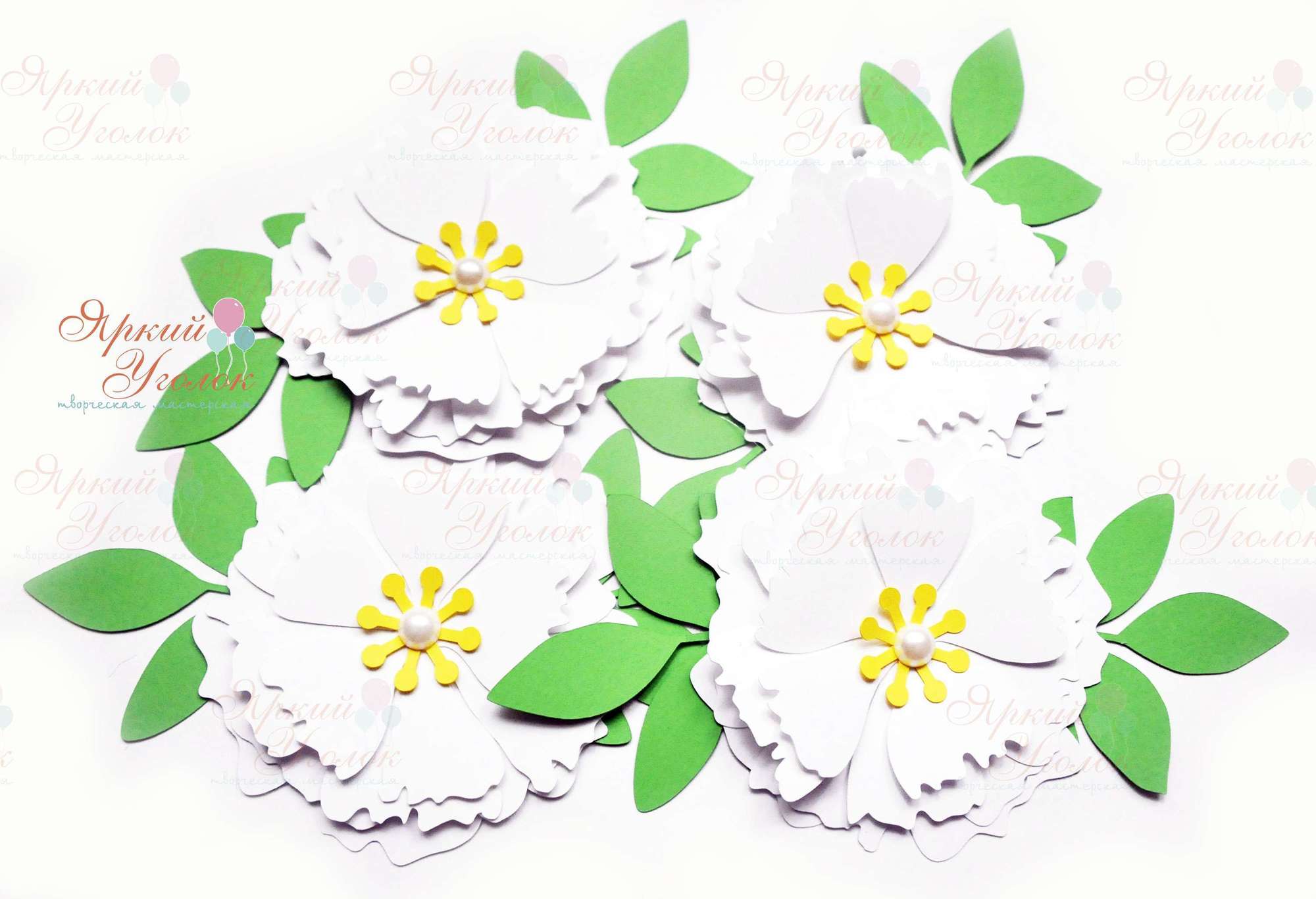 Объемные цветы белые