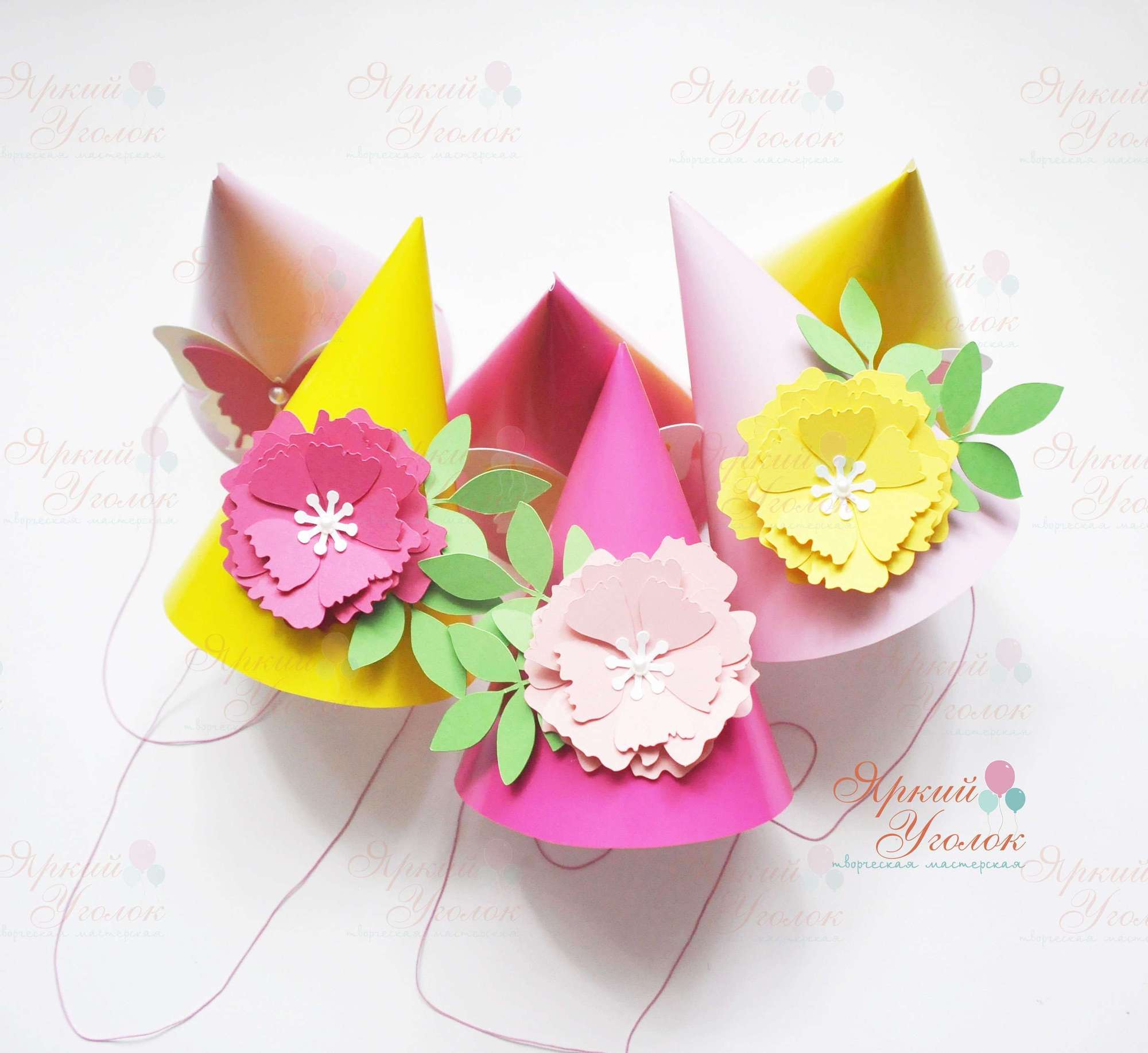 Колпачки яркие со сложным декором - с объемными цветами
