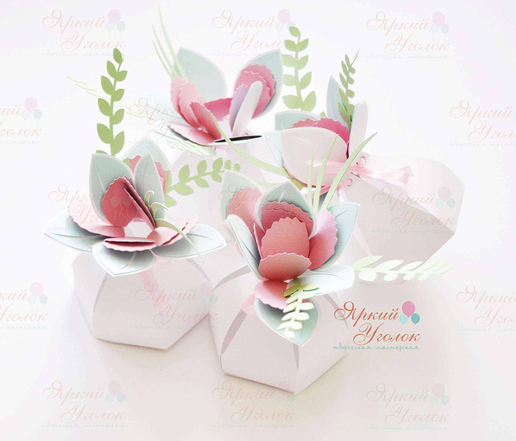 Коробочки (бонбоньерки) с объемным декором "Цветы"