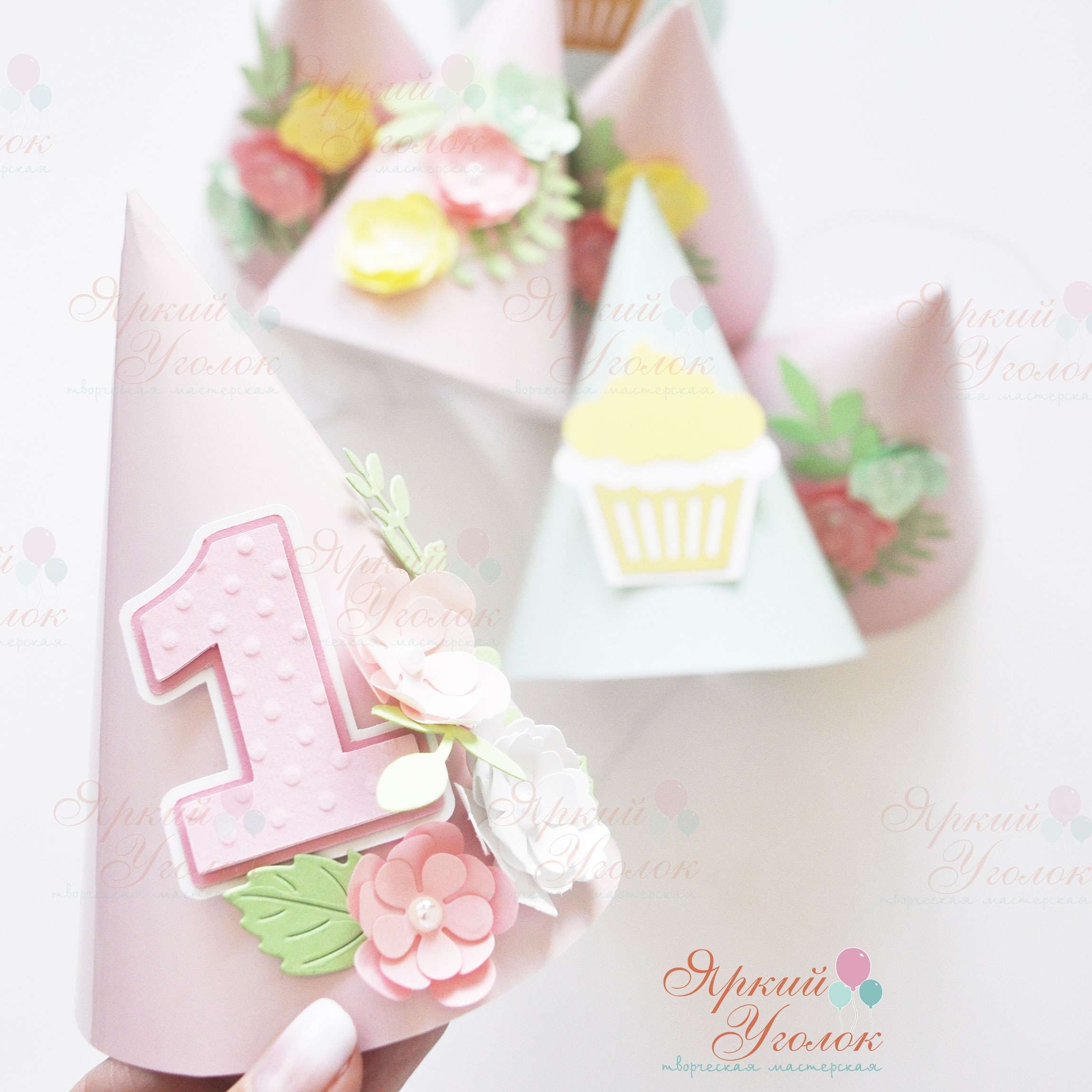 Колпачки пастельные со сложным декором - с объемными цветами