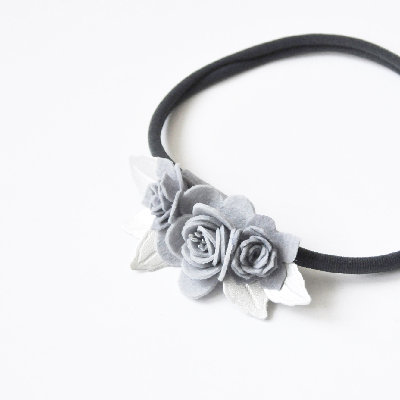 ПОВЯЗКА С РОЗОЧКАМИ МИНИ СЕРЕБРО