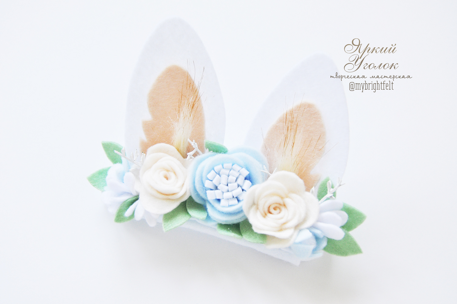 ПОВЯЗКА С УШКАМИ ЗАЙКИ И ГОЛУБЫМИ ЦВЕТАМИ