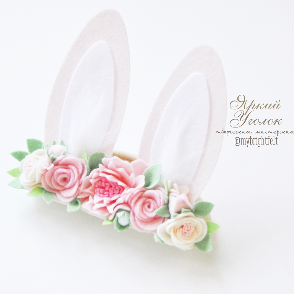 ПОВЯЗКА С УШКАМИ ЗАЙКИ И РОЗОВЫМИ ЦВЕТАМИ