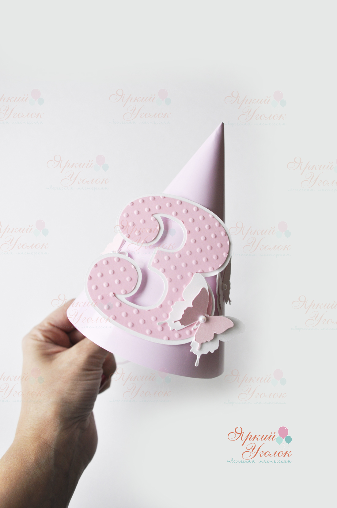 Колпачок нежно-розовый со сложным декором - цифрой и объемными бабочками
