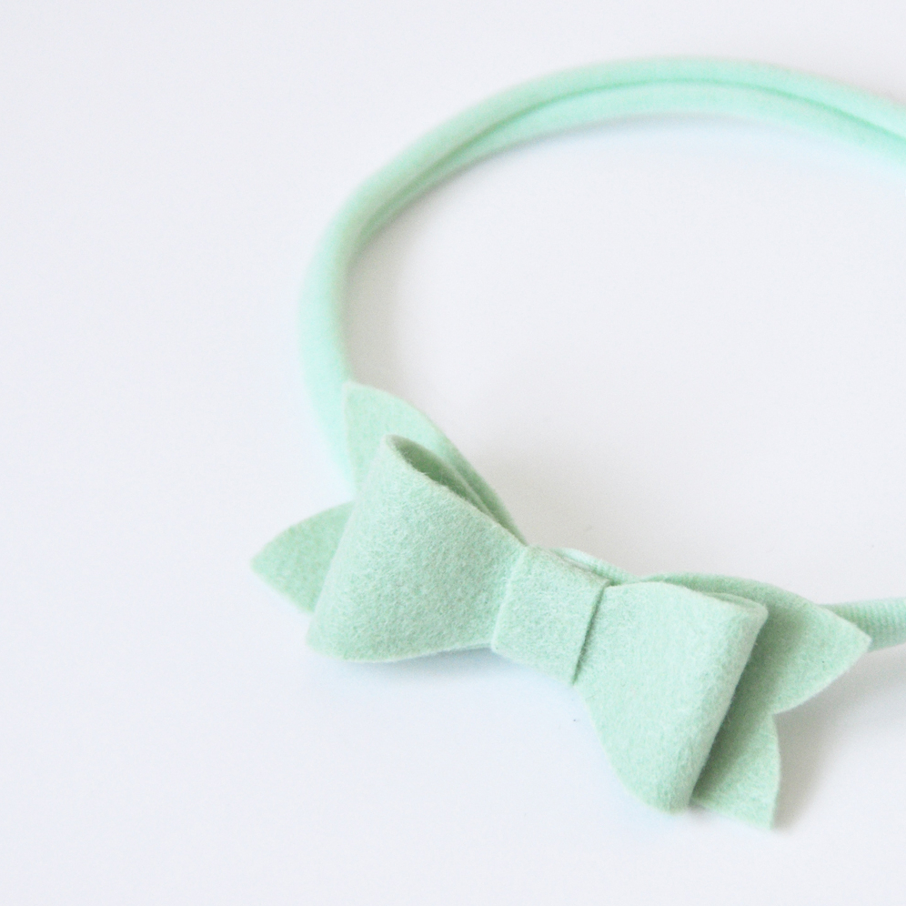 Повязки с мятным бантиками из фетра