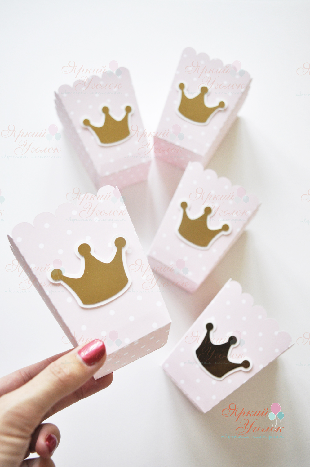 Стаканчики для сладостей или попкорна с декором "Короны"