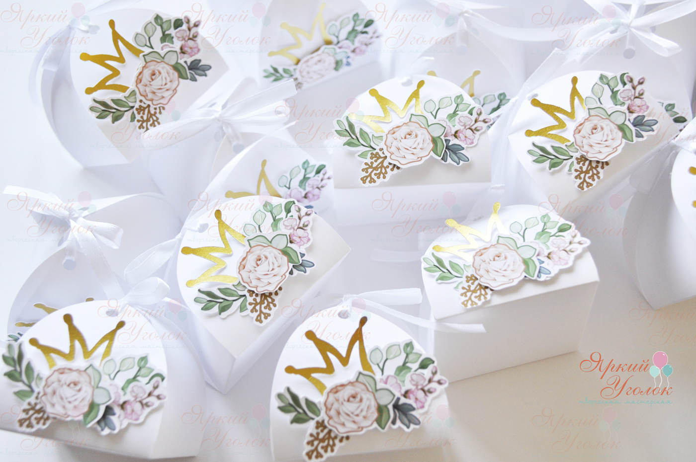 Маленькие бонбоньерки со сложным объемным декором "Корона с цветами"