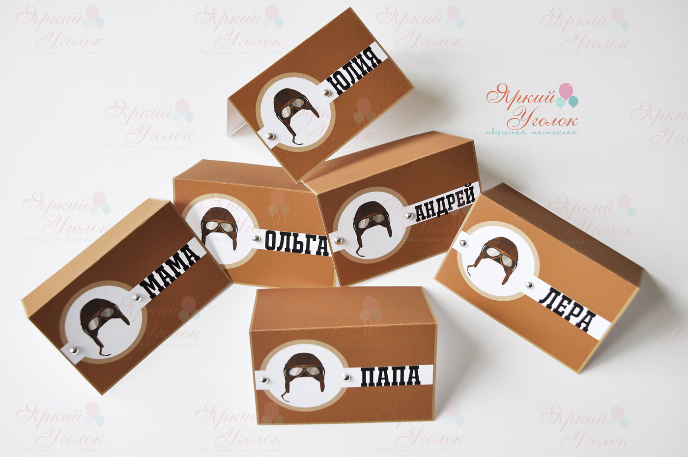 Карточки-домики с бусинами "Ретро гонщик"