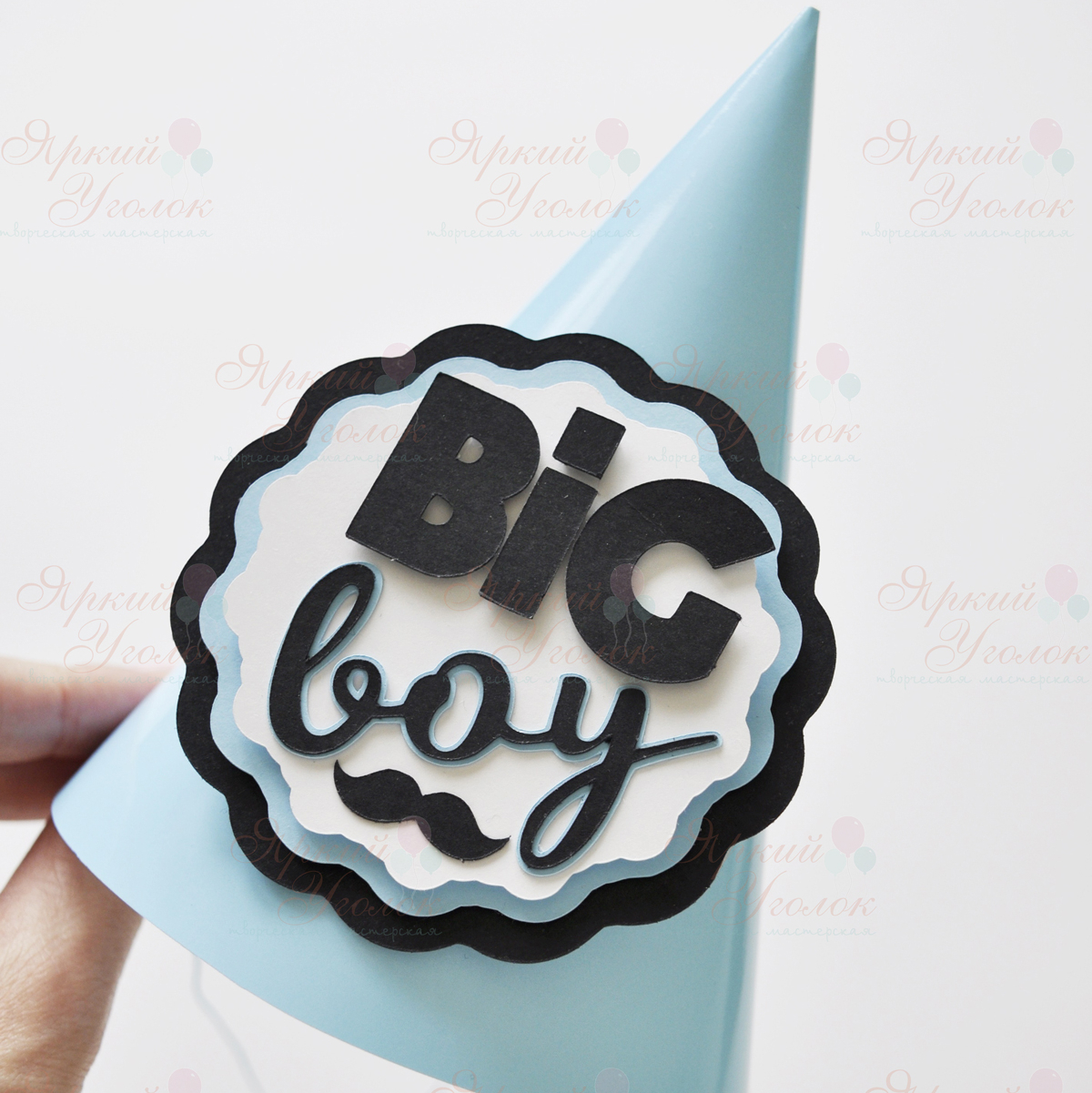 Колпачок с объемным сложным декором "Усы" и надписью