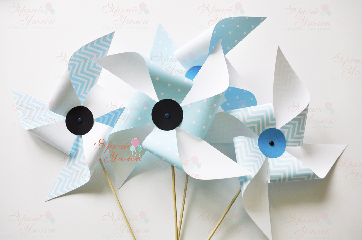 Декоративные вертушки голубые