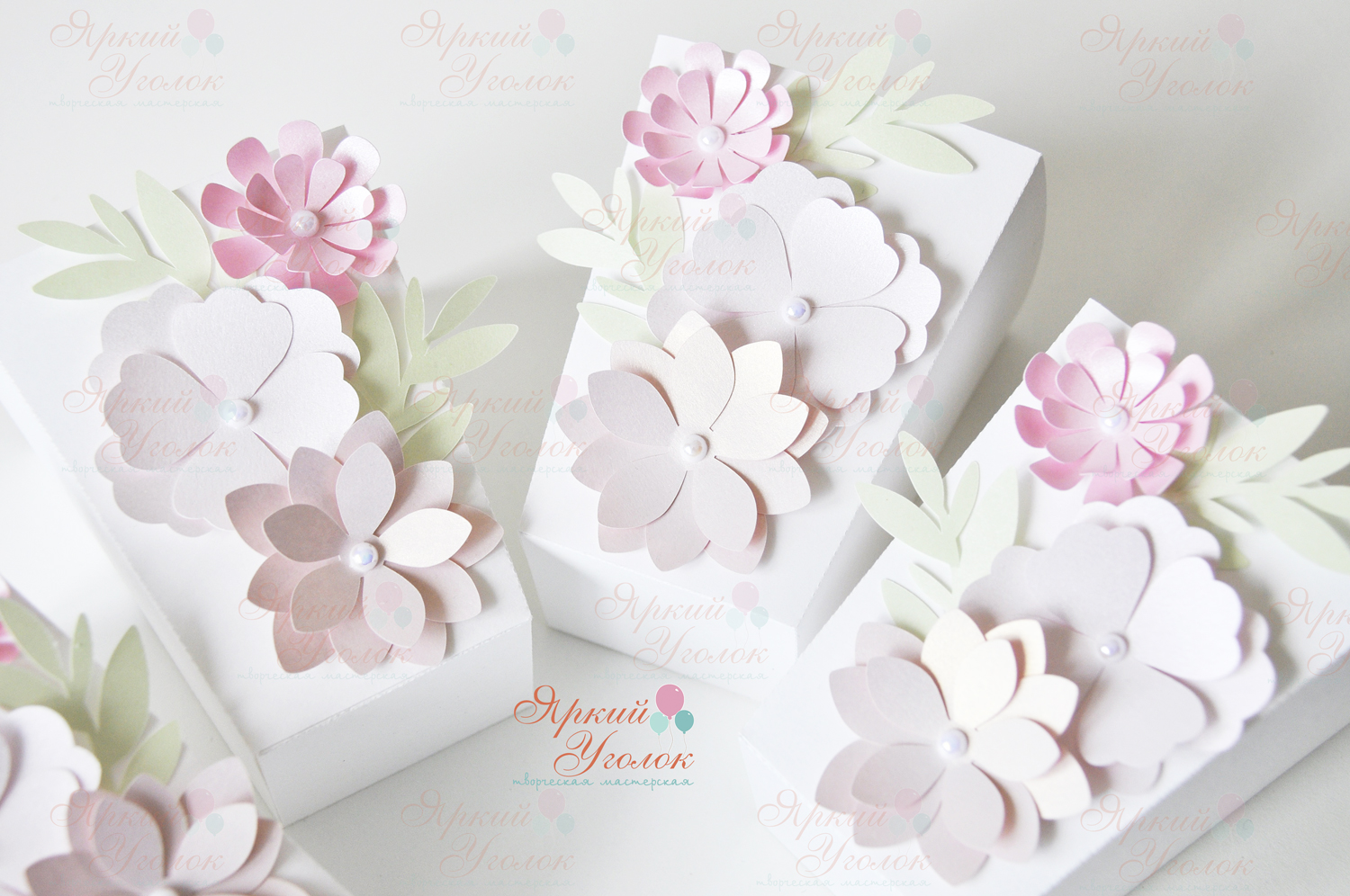 Стаканчики для сладостей или попкорна со сложным объемным декором цветы