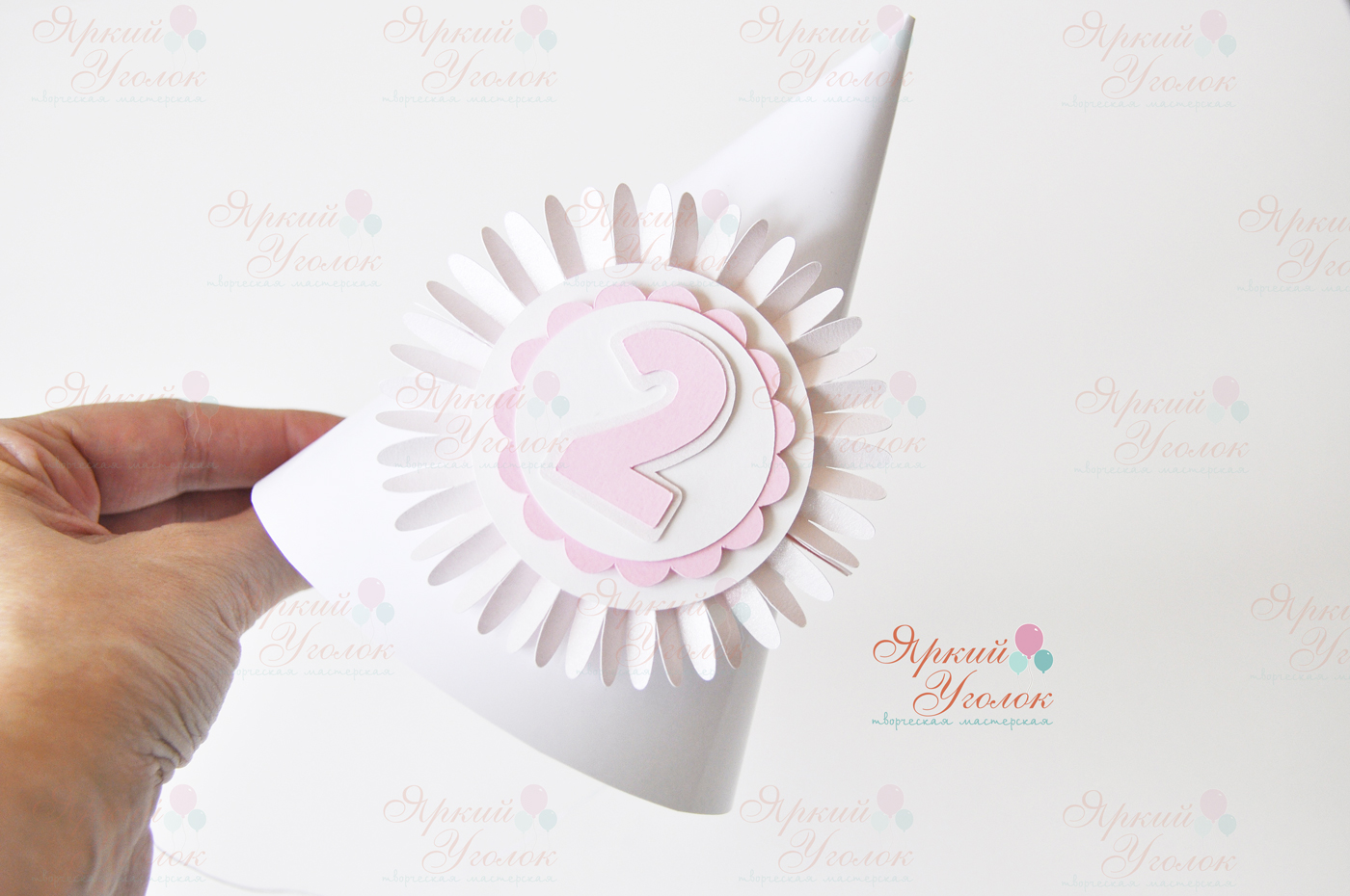 Колпачок белый с объемным сложным декором