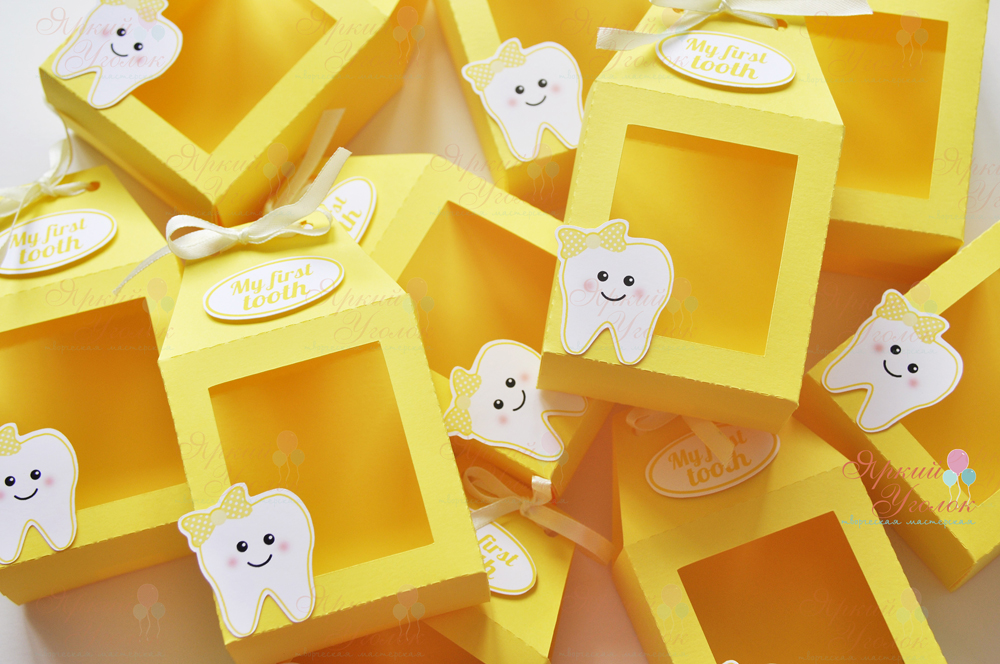 Бонбоньерка желтые с надписью и объемным декором "Первый зубик"