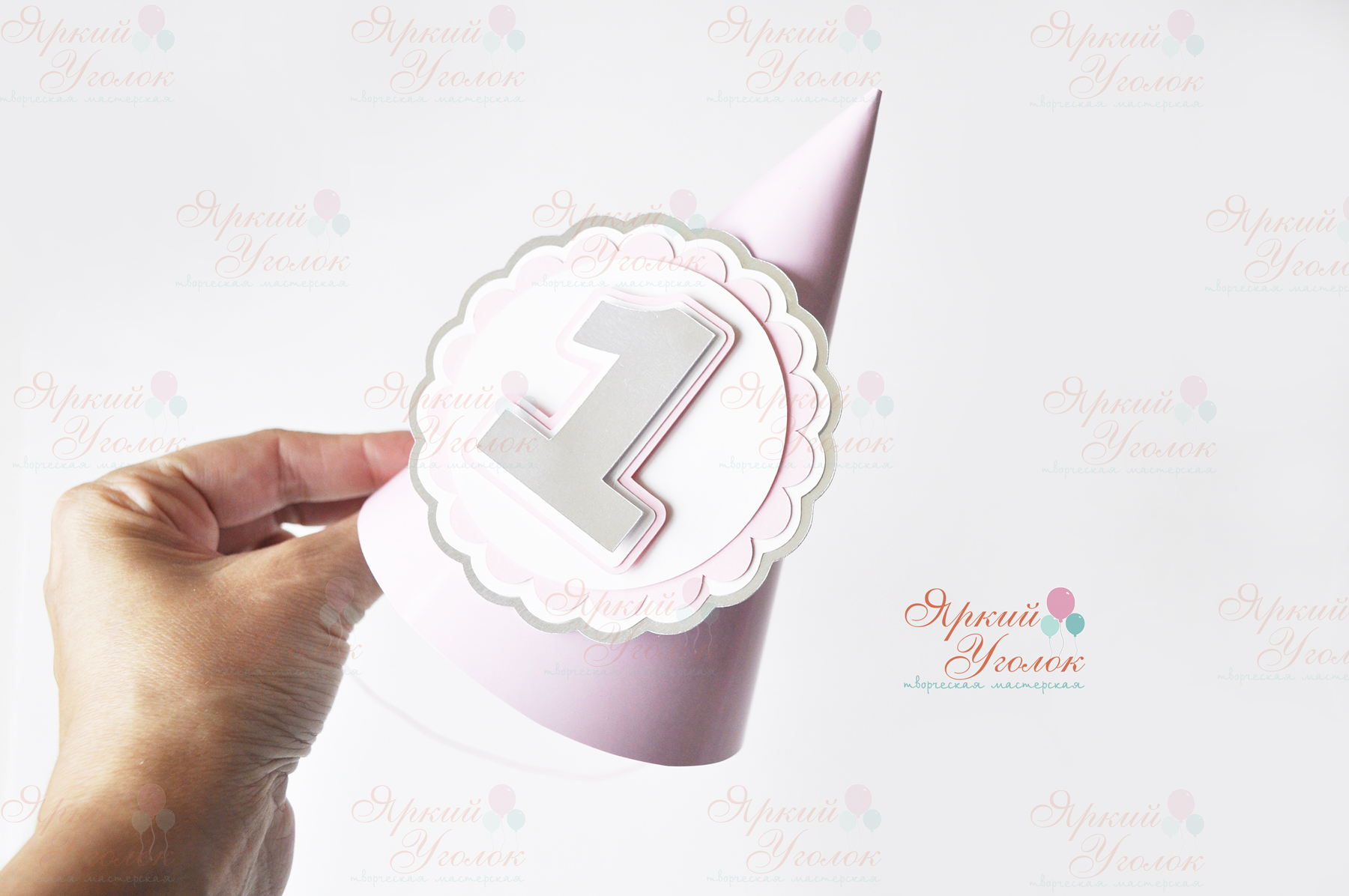 Колпачок со сложным объемным серебряным декором  на годик