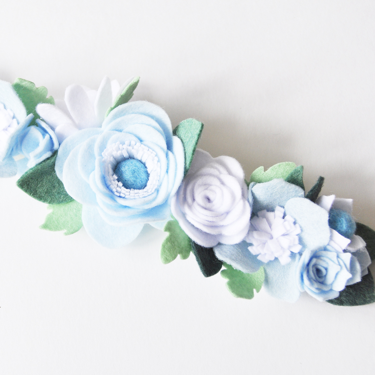 ПОВЯЗКА КОМПОЗИЦИЯ ГОЛУБЫЕ ЦВЕТЫ