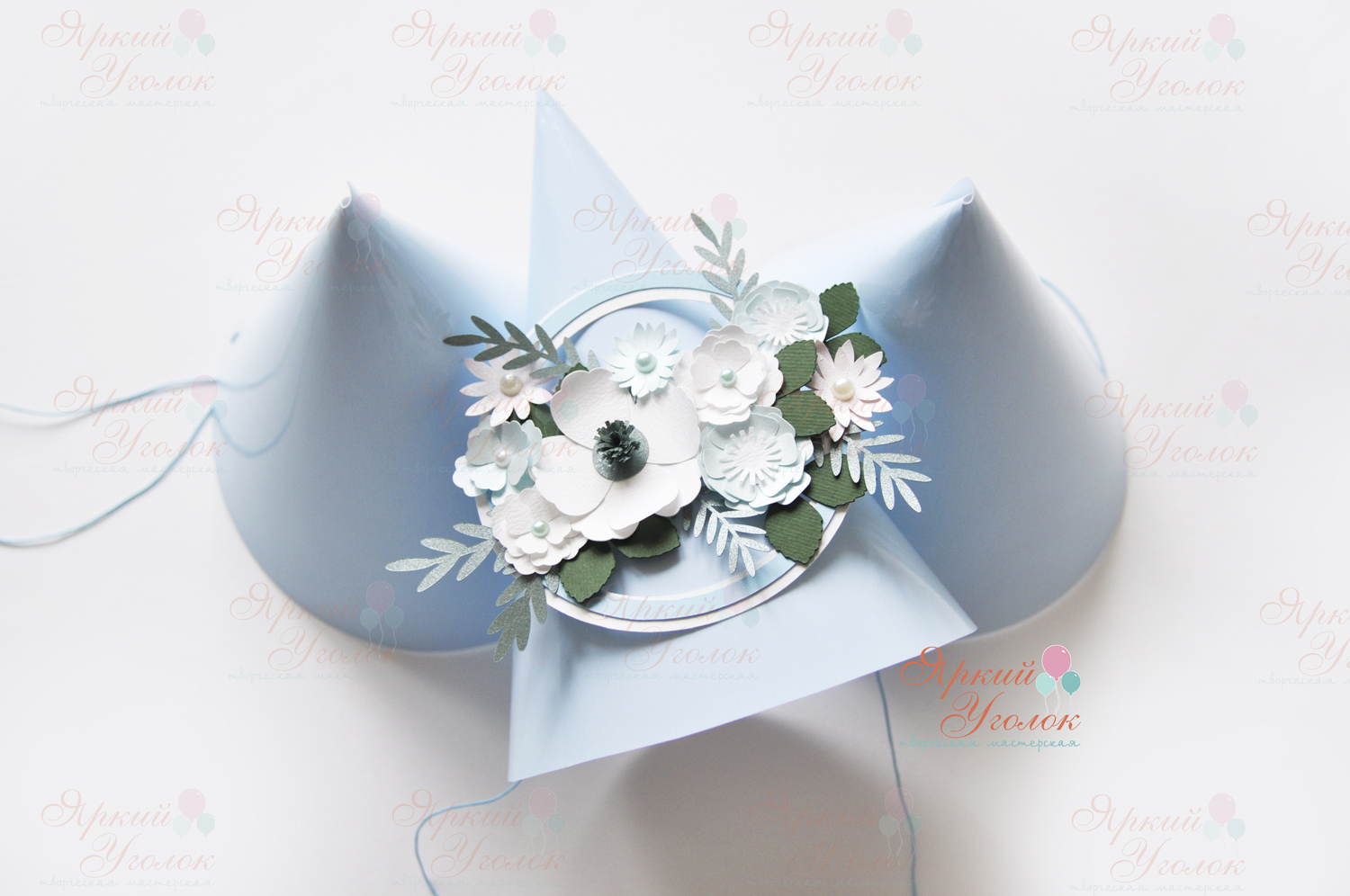 Колпачок со сложным декором - с объемными цветами