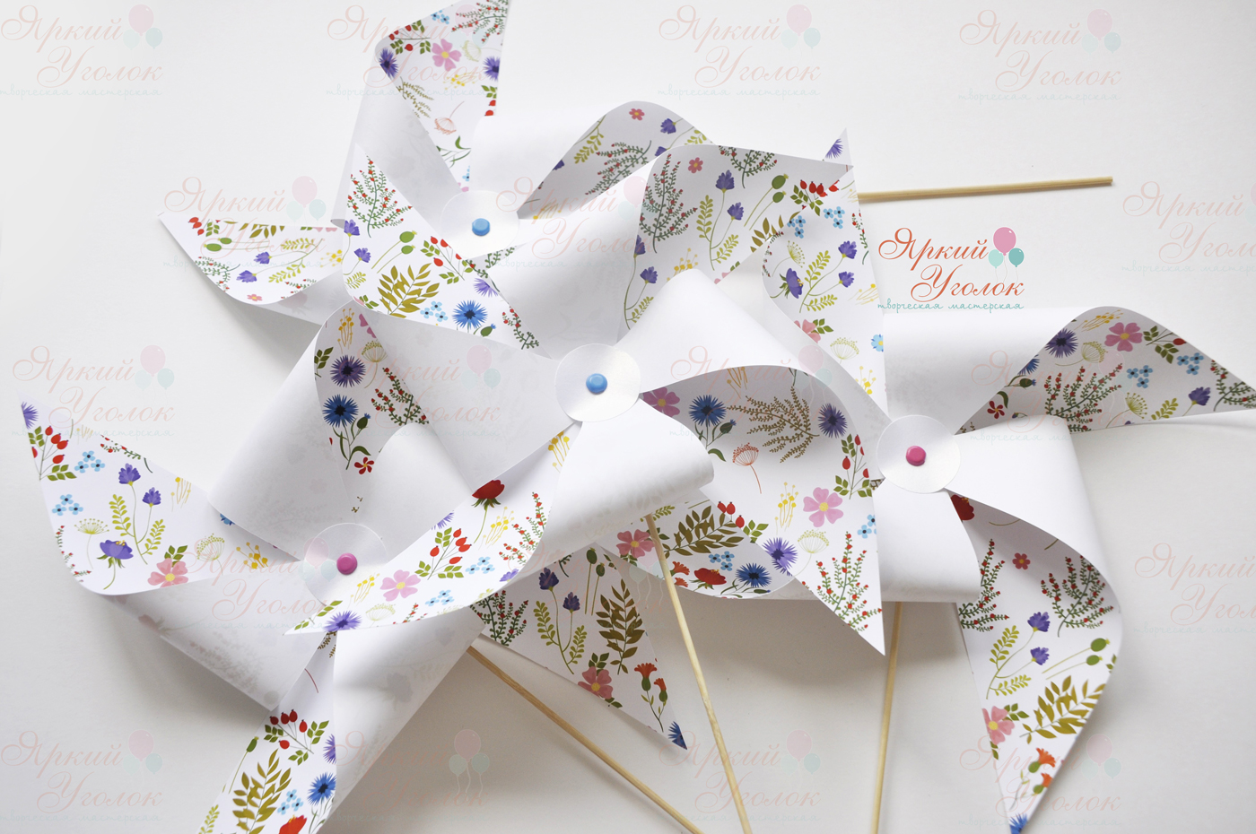 Декоративные вертушки средние с полевыми цветами