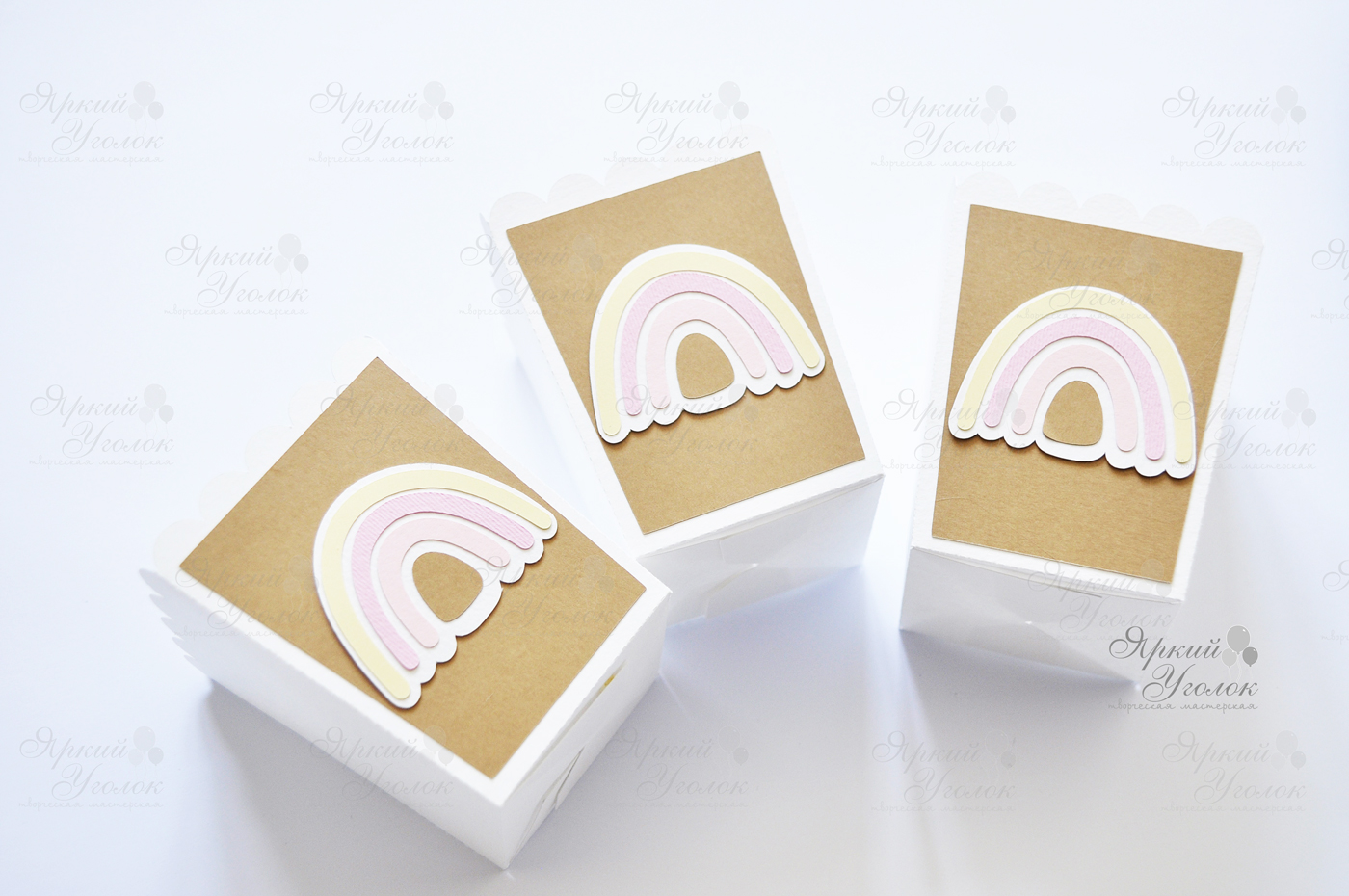 Стаканчики для сладостей или попкорна с объемным декором "Радуга"