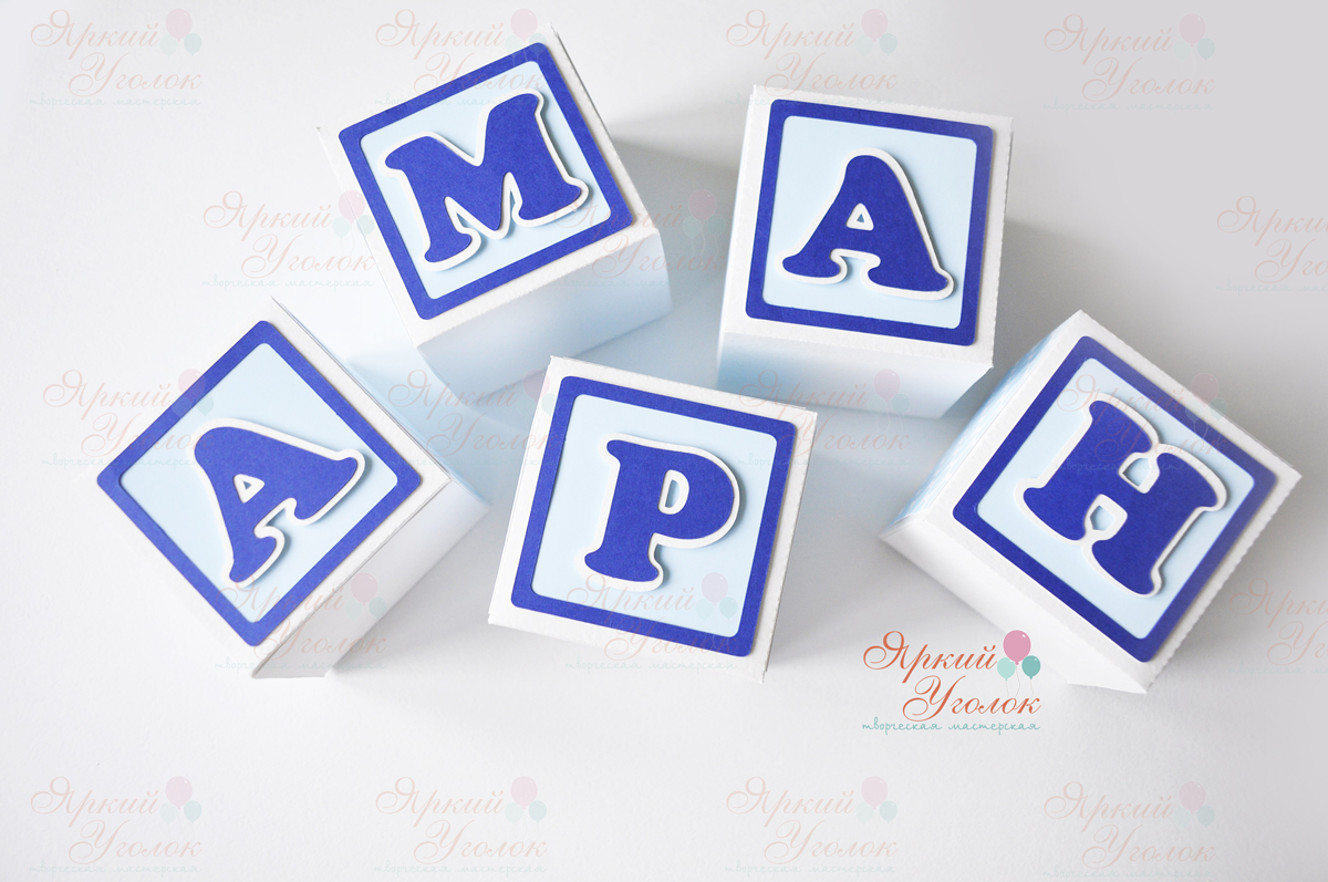 Кубики красные с объемными буквами