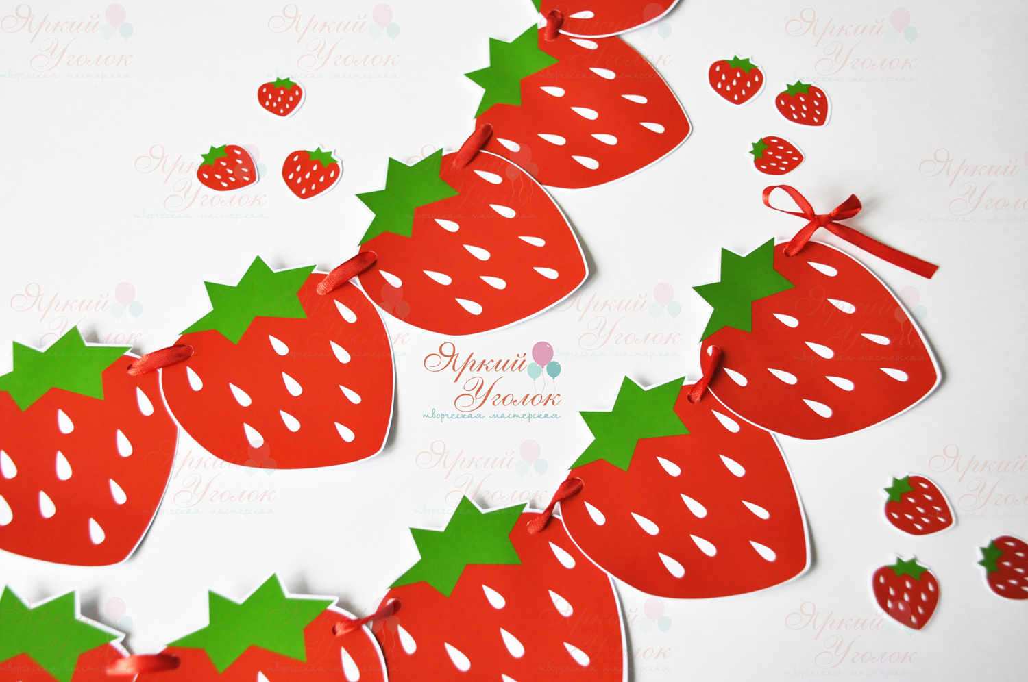 Гирлянда фигурки Клубники на нитке