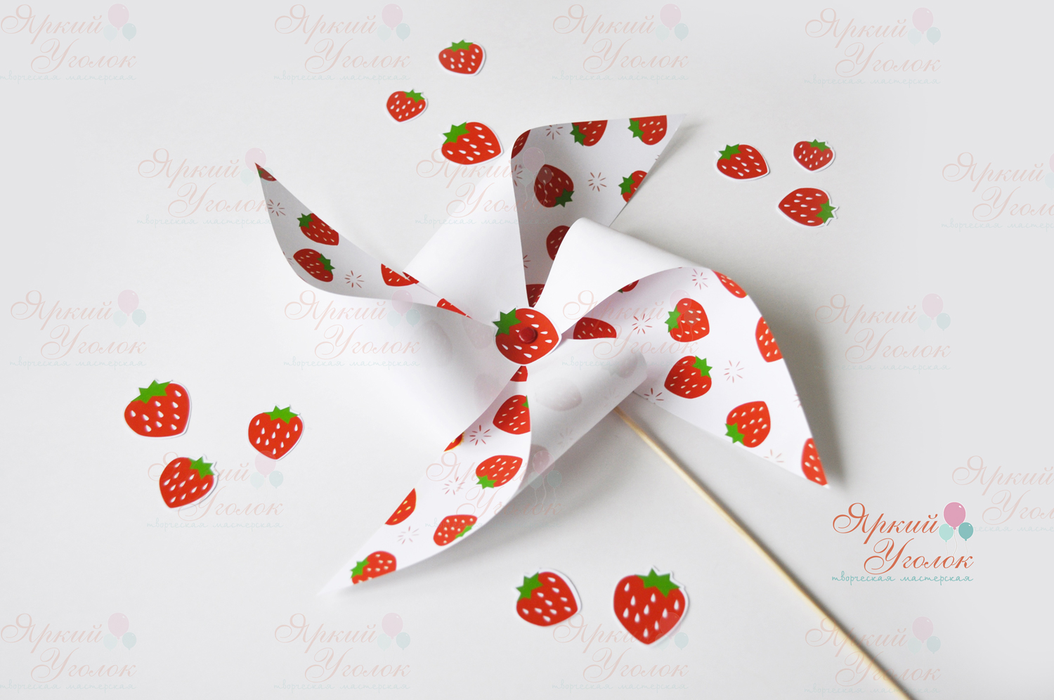 Декоративные вертушки средние с клубникой